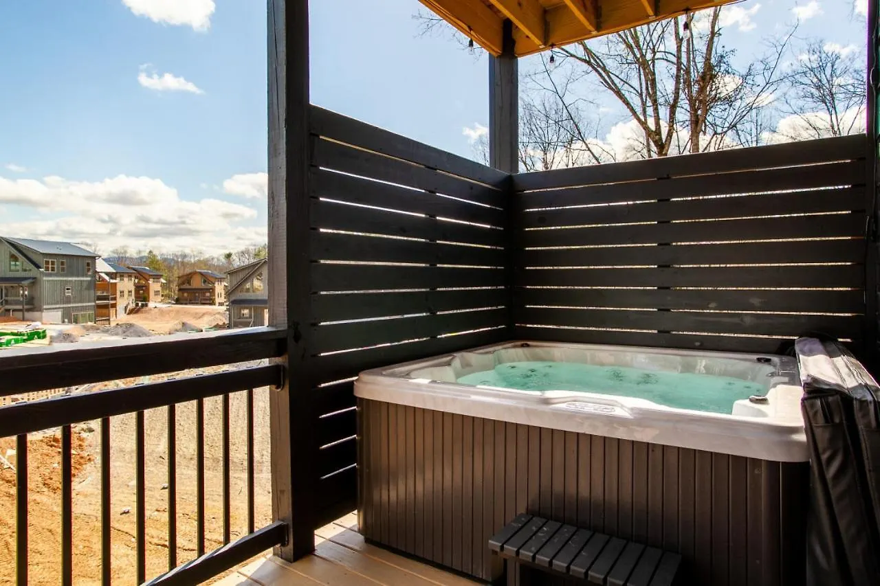 New Modern 1 Mi To Pkwy Pool Hot Tub Holiday home *