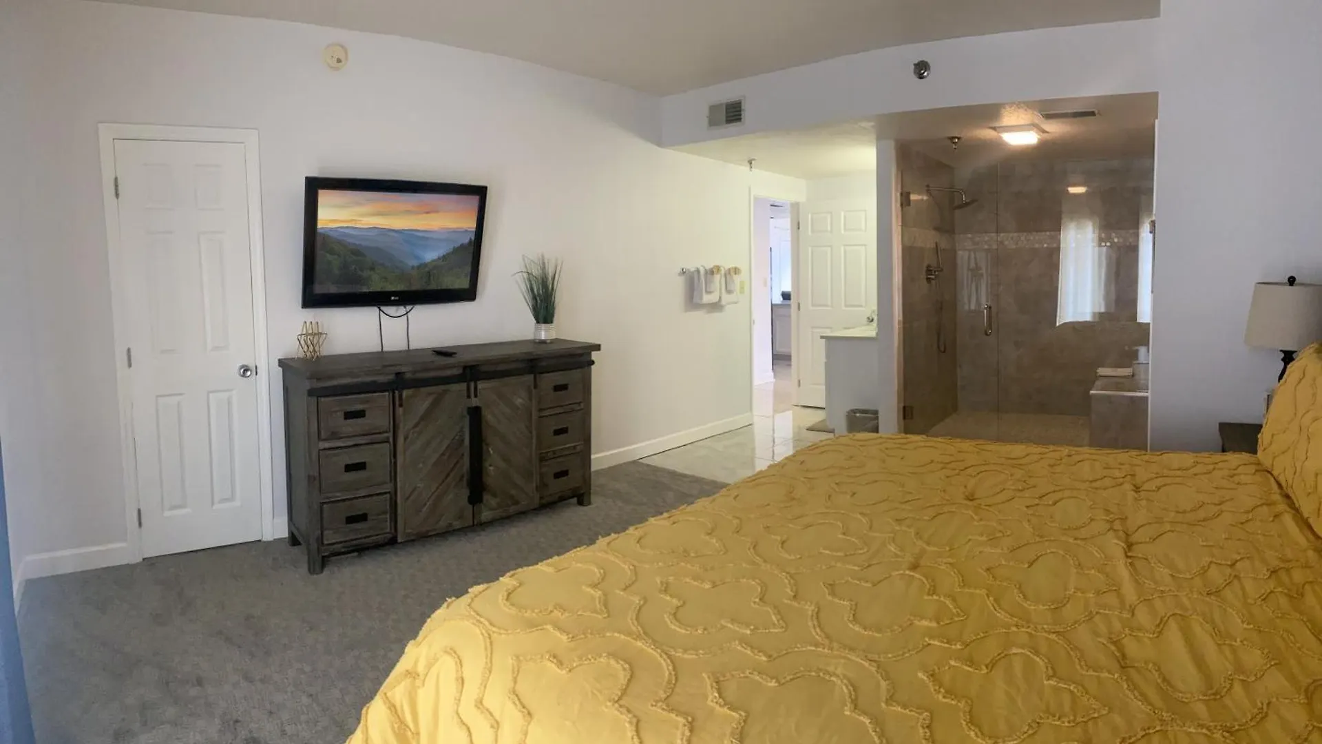 River Place #711 3bd *