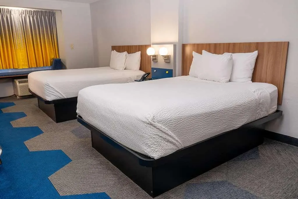 Microtel & By Wyndham Hotel 3*