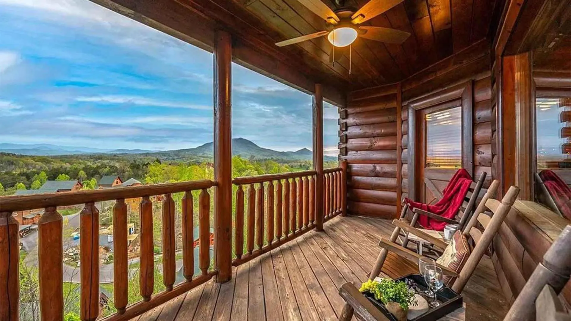 New Majestic 5 Star Amazing View, Pool, Hot Tub!