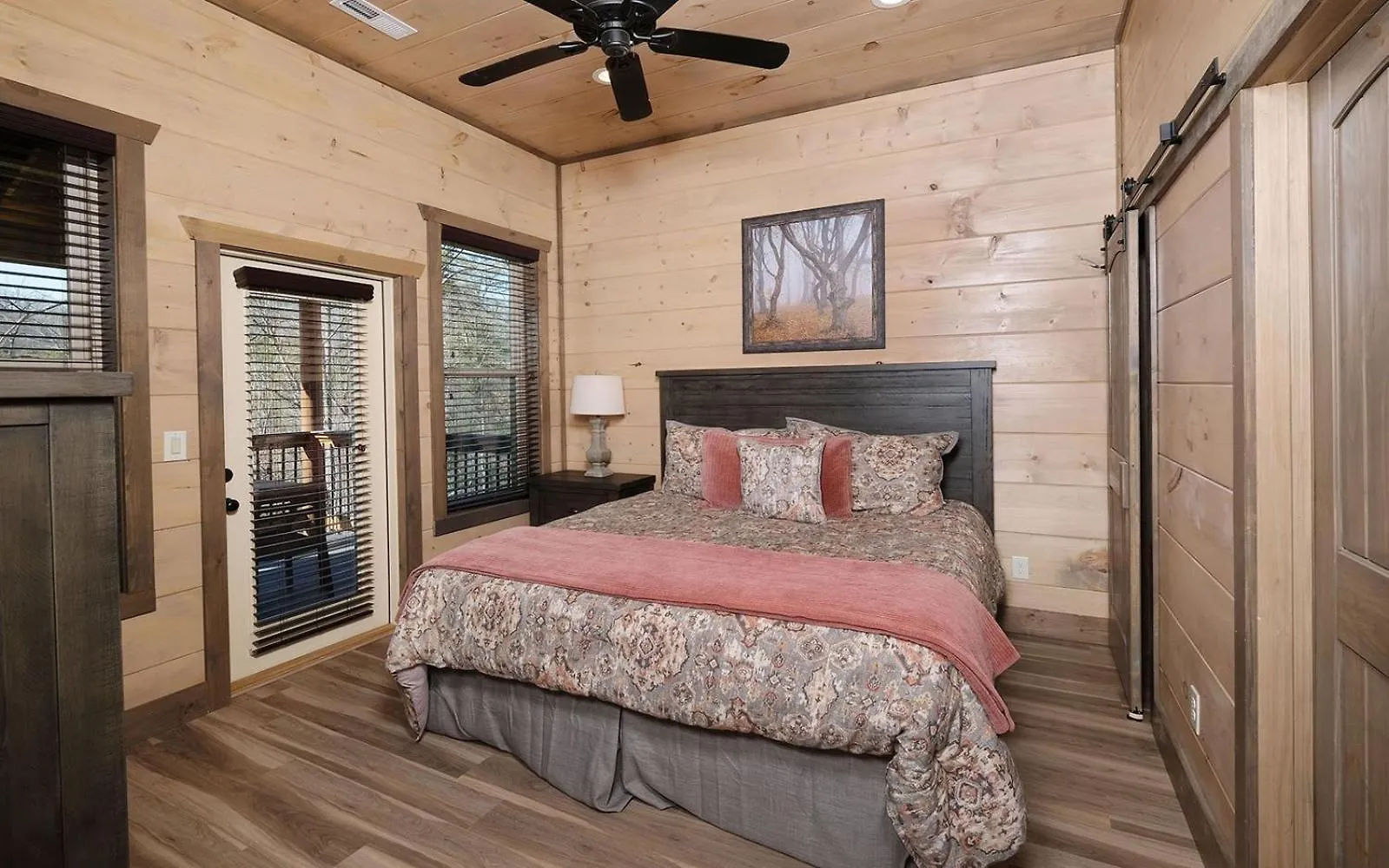 Villa Woodland Waterfall Pigeon Forge