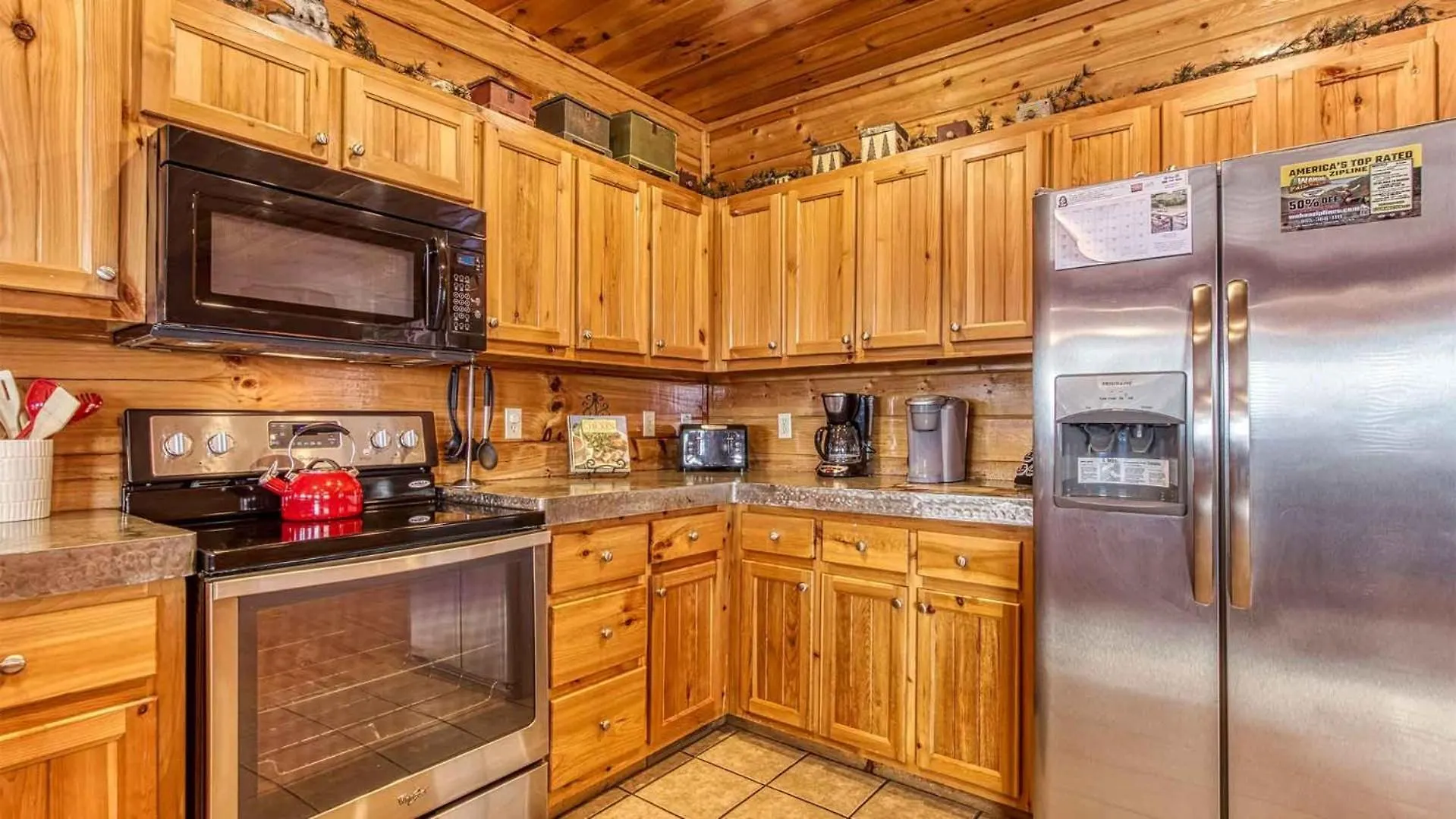 New Majestic 5 Star Amazing View, Pool, Hot Tub!