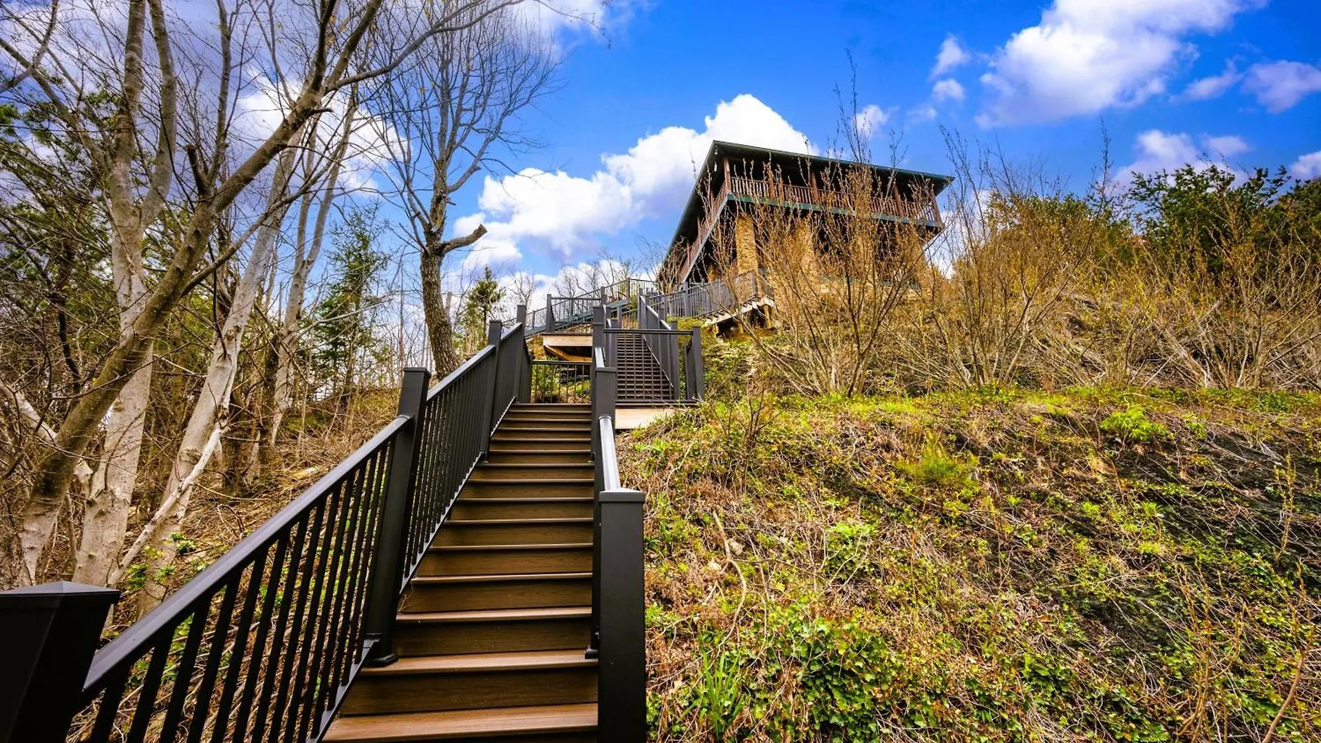 Scenic Views Estate