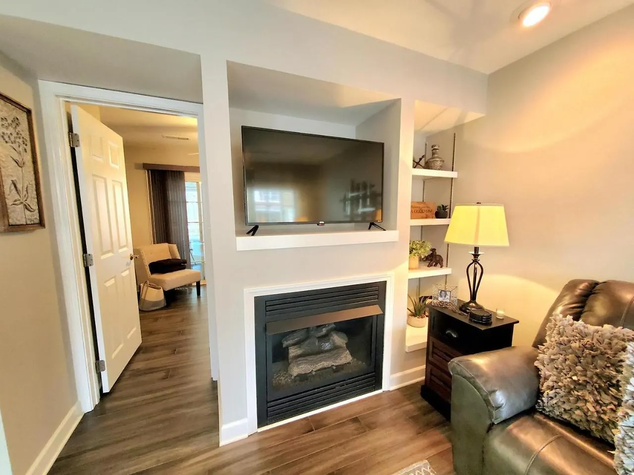 Holiday home #1 Ranked Condo, W Pool, Gym, Gamer Room!