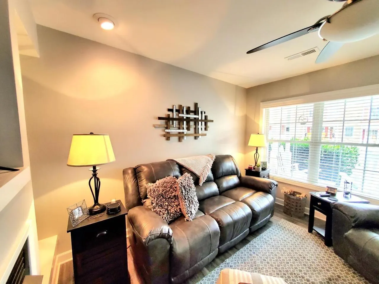 #1 Ranked Condo, W Pool, Gym, Gamer Room! Holiday home *