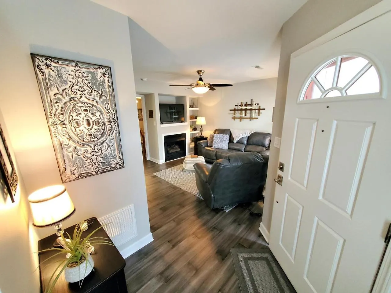 Holiday home #1 Ranked Condo, W Pool, Gym, Gamer Room!
