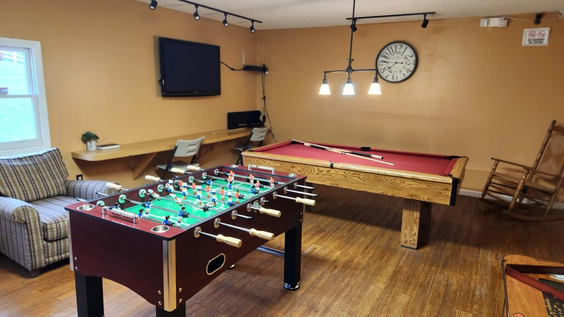 #1 Ranked Condo, W Pool, Gym, Gamer Room!