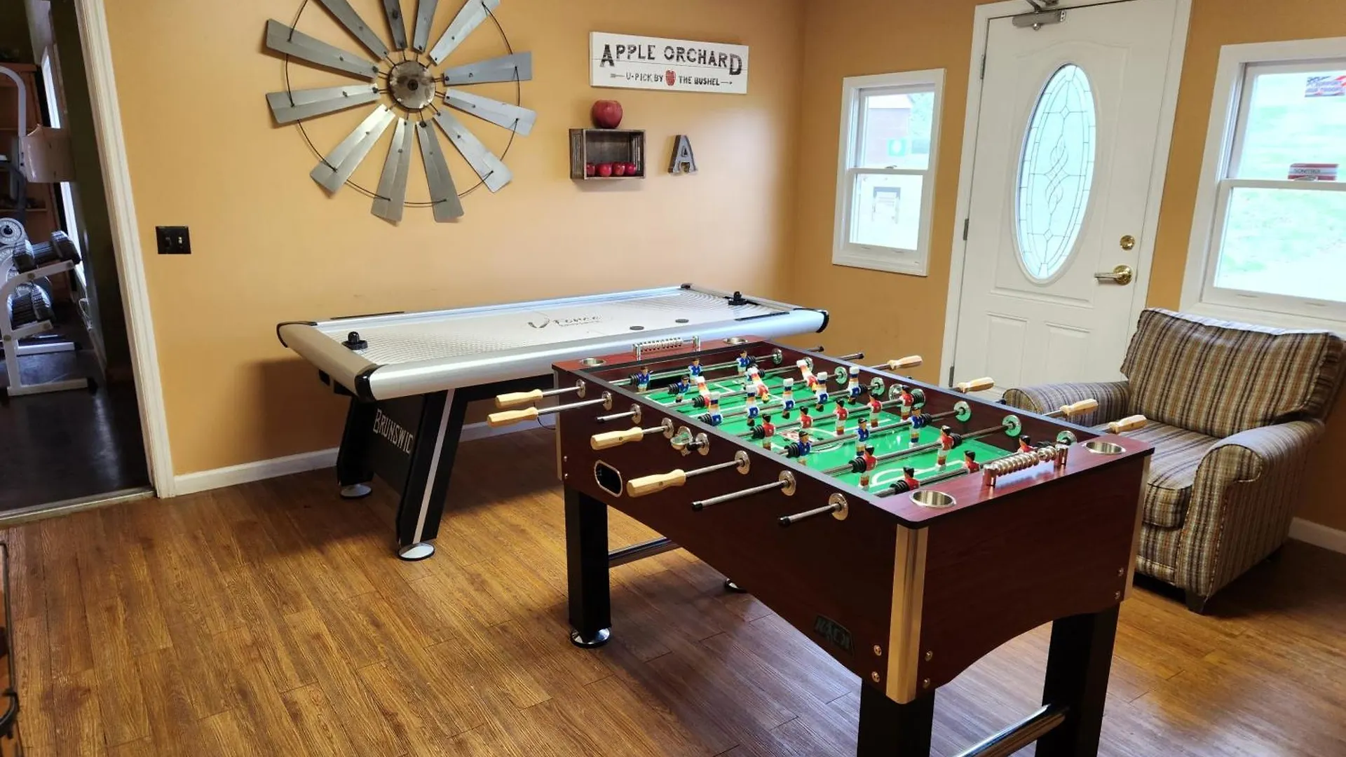 Holiday home #1 Ranked Condo, W Pool, Gym, Gamer Room! Pigeon Forge