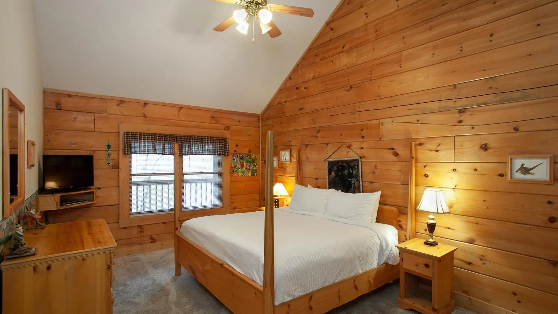 Holiday home 5 Mins To Strip W/ Hot Tub+grill+more *