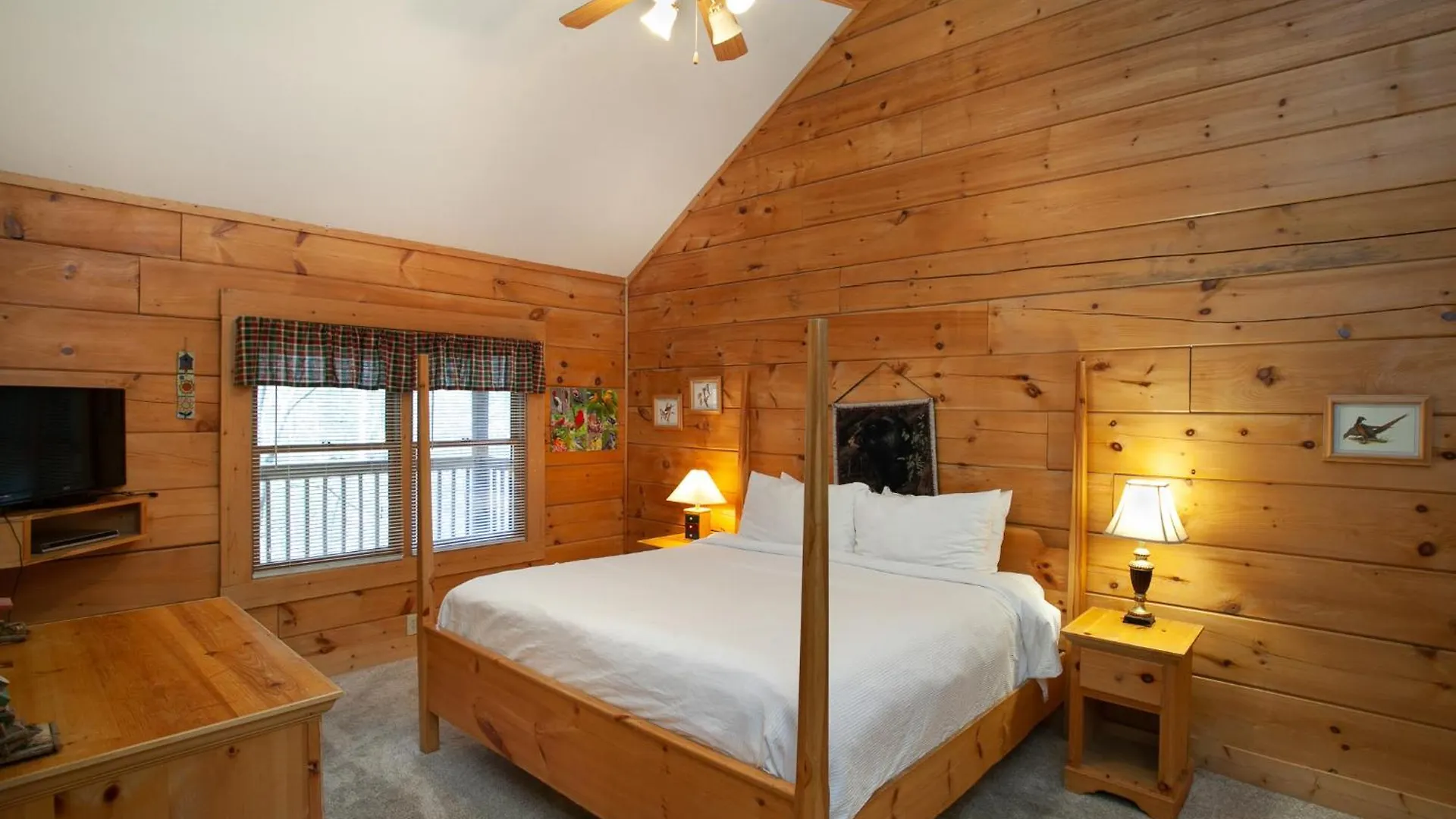 5 Mins To Strip W/ Hot Tub+grill+more Holiday home *