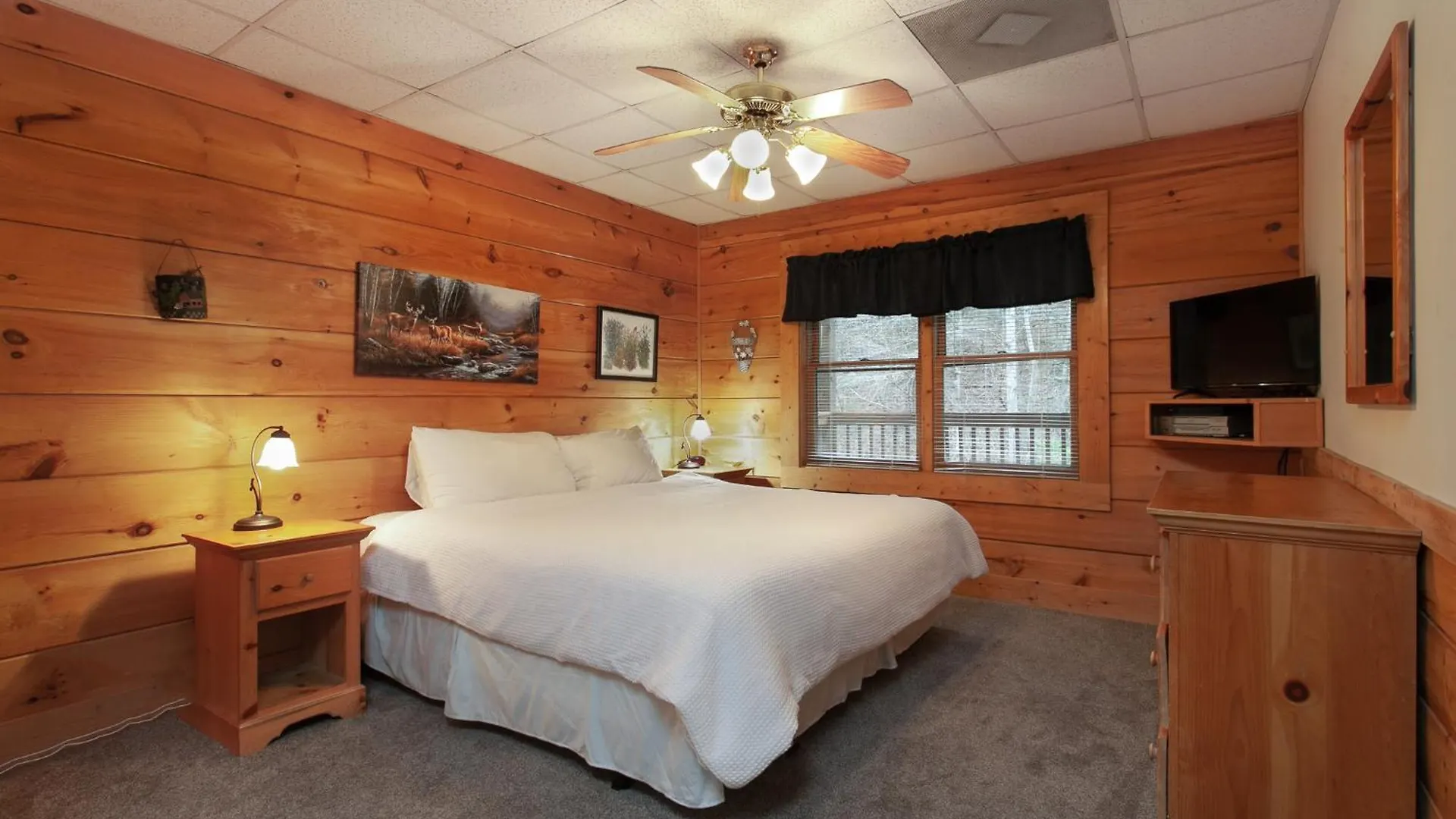 5 Mins To Strip W/ Hot Tub+grill+more Holiday home *