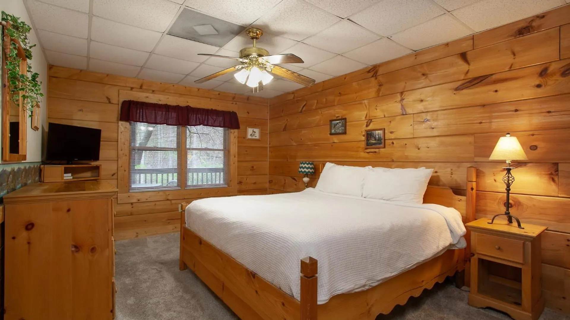 Holiday home 5 Mins To Strip W/ Hot Tub+grill+more