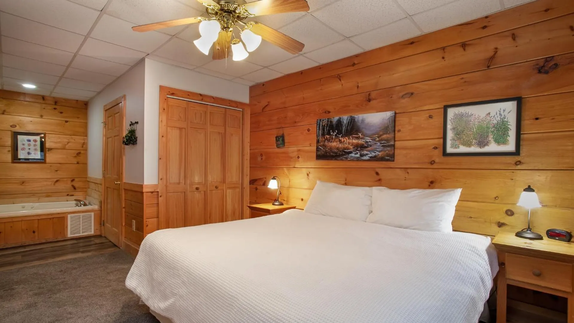 Holiday home 5 Mins To Strip W/ Hot Tub+grill+more *