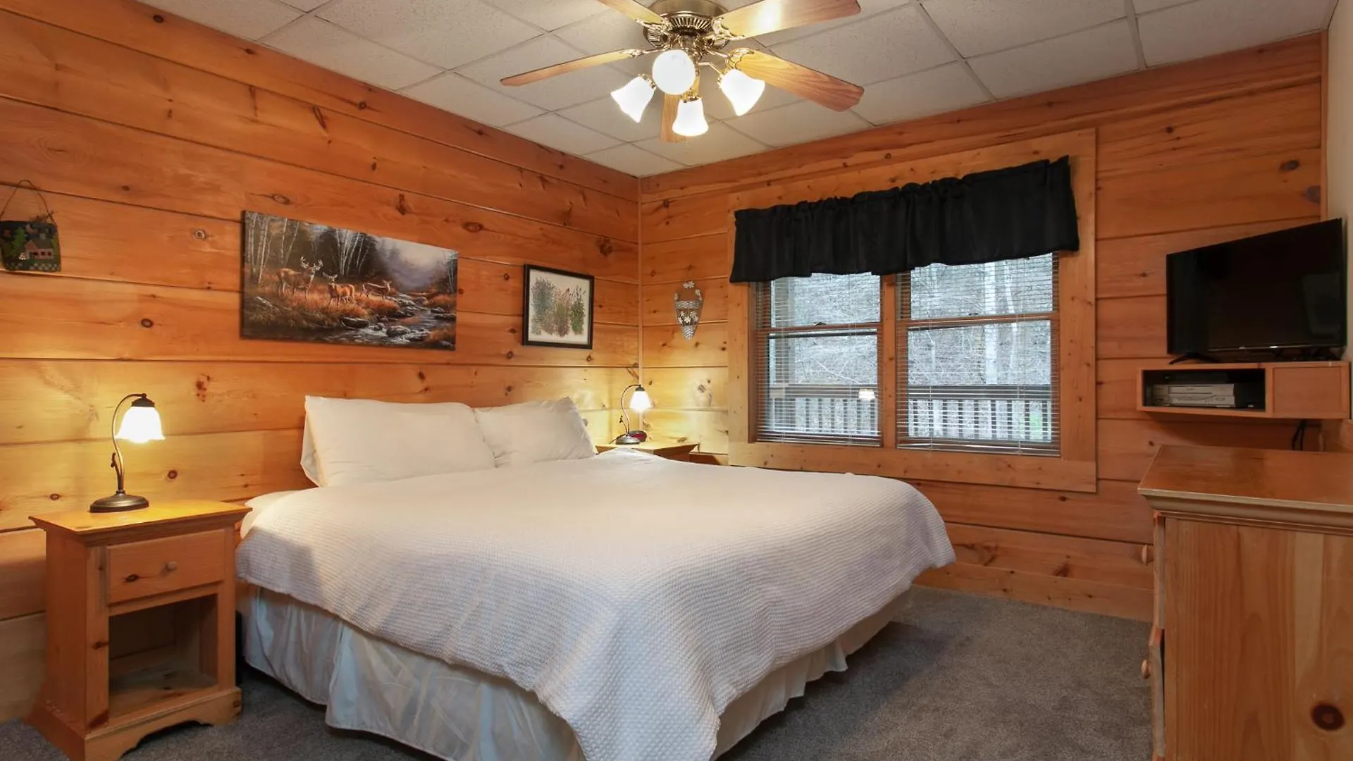 Holiday home 5 Mins To Strip W/ Hot Tub+grill+more Pigeon Forge