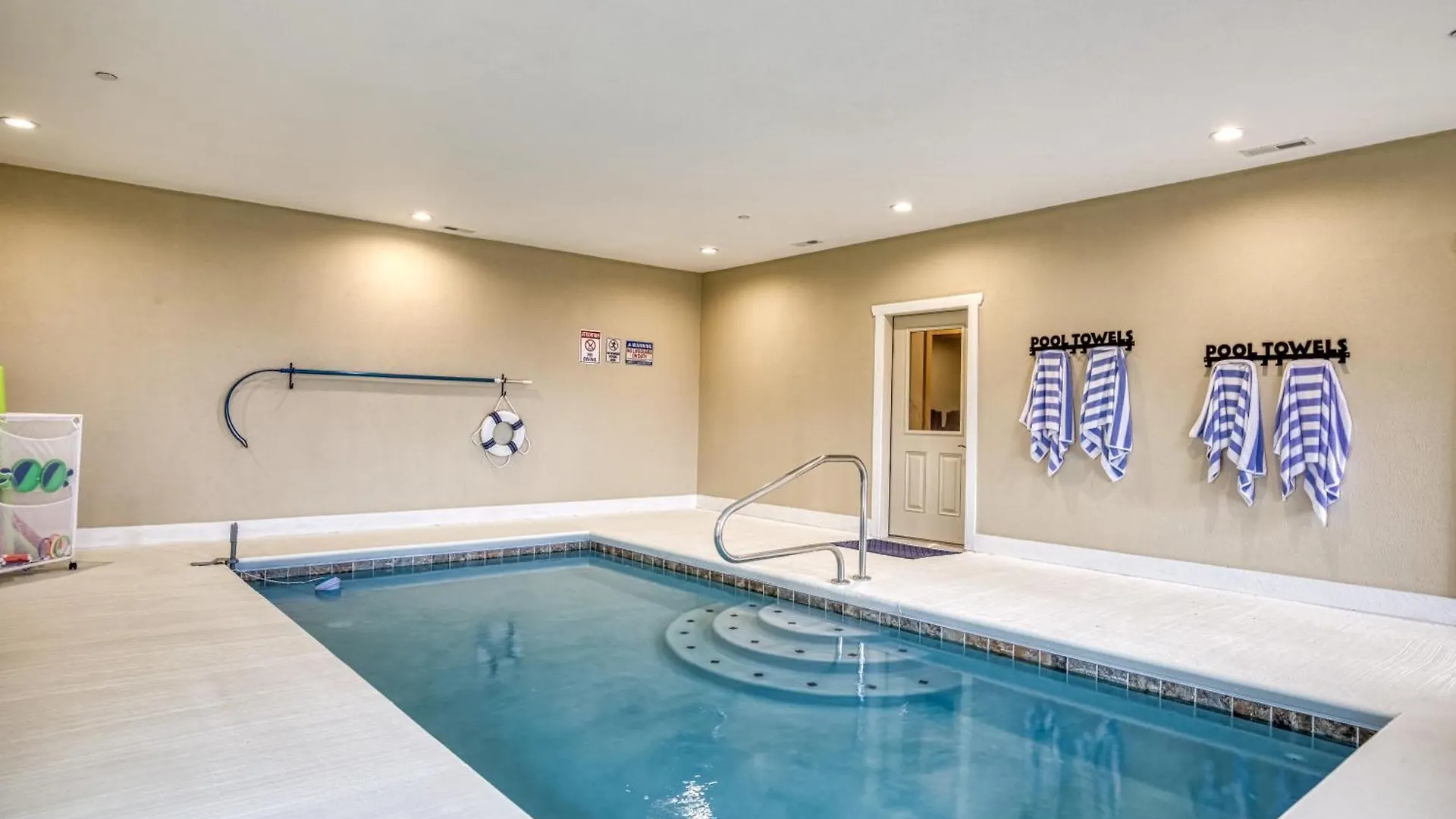 Holiday home Gritz Carlton Lodge, 2 Large Cabins, 2 Pools, 2 Theater Rooms, 2 Game Rooms, Free Tickets Pigeon Forge