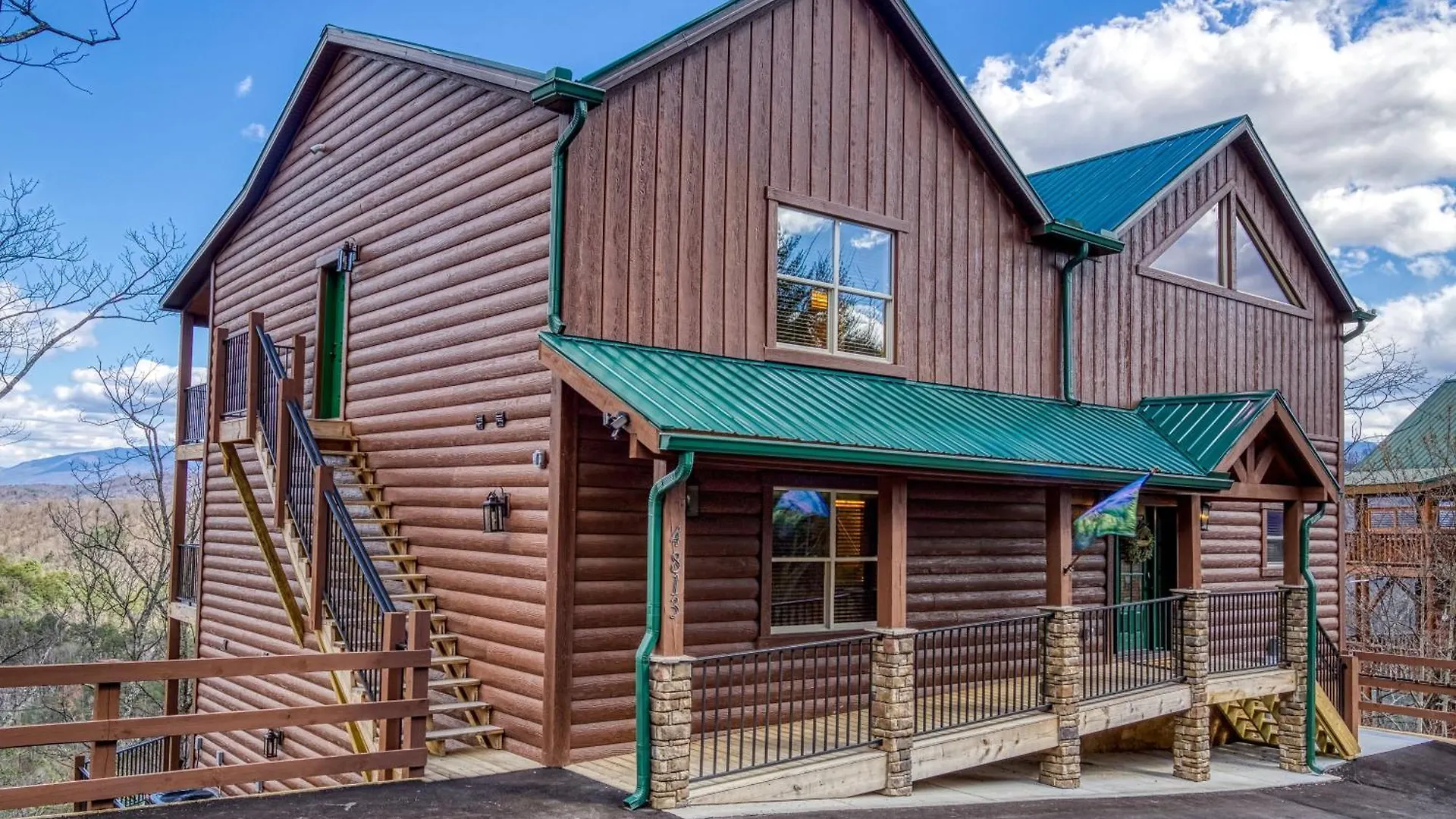 Gritz Carlton Lodge, 2 Large Cabins, 2 Pools, 2 Theater Rooms, 2 Game Rooms, Free Tickets