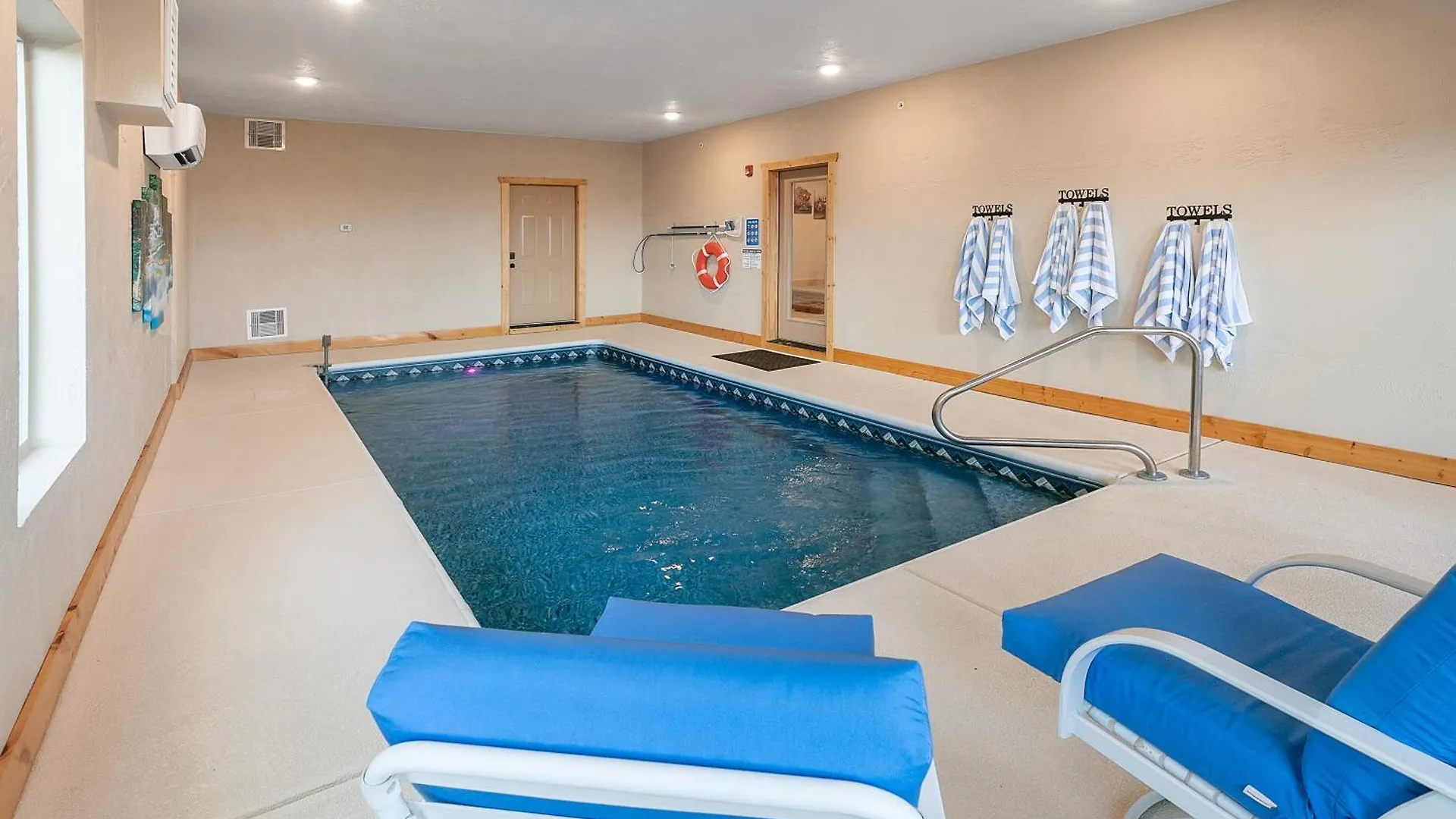 Holiday home Gritz Carlton Lodge, 2 Large Cabins, 2 Pools, 2 Theater Rooms, 2 Game Rooms, Free Tickets *