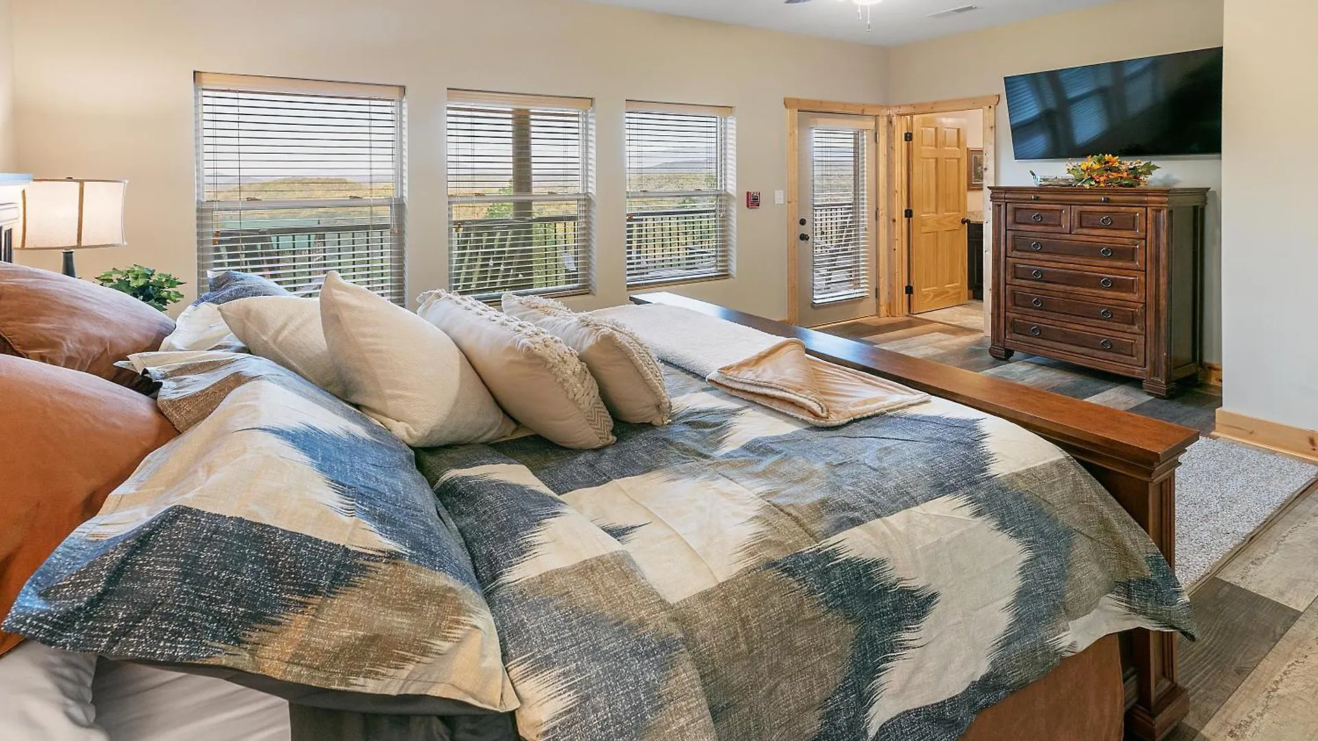 Gritz Carlton Lodge, 2 Large Cabins, 2 Pools, 2 Theater Rooms, 2 Game Rooms, Free Tickets Holiday home Pigeon Forge