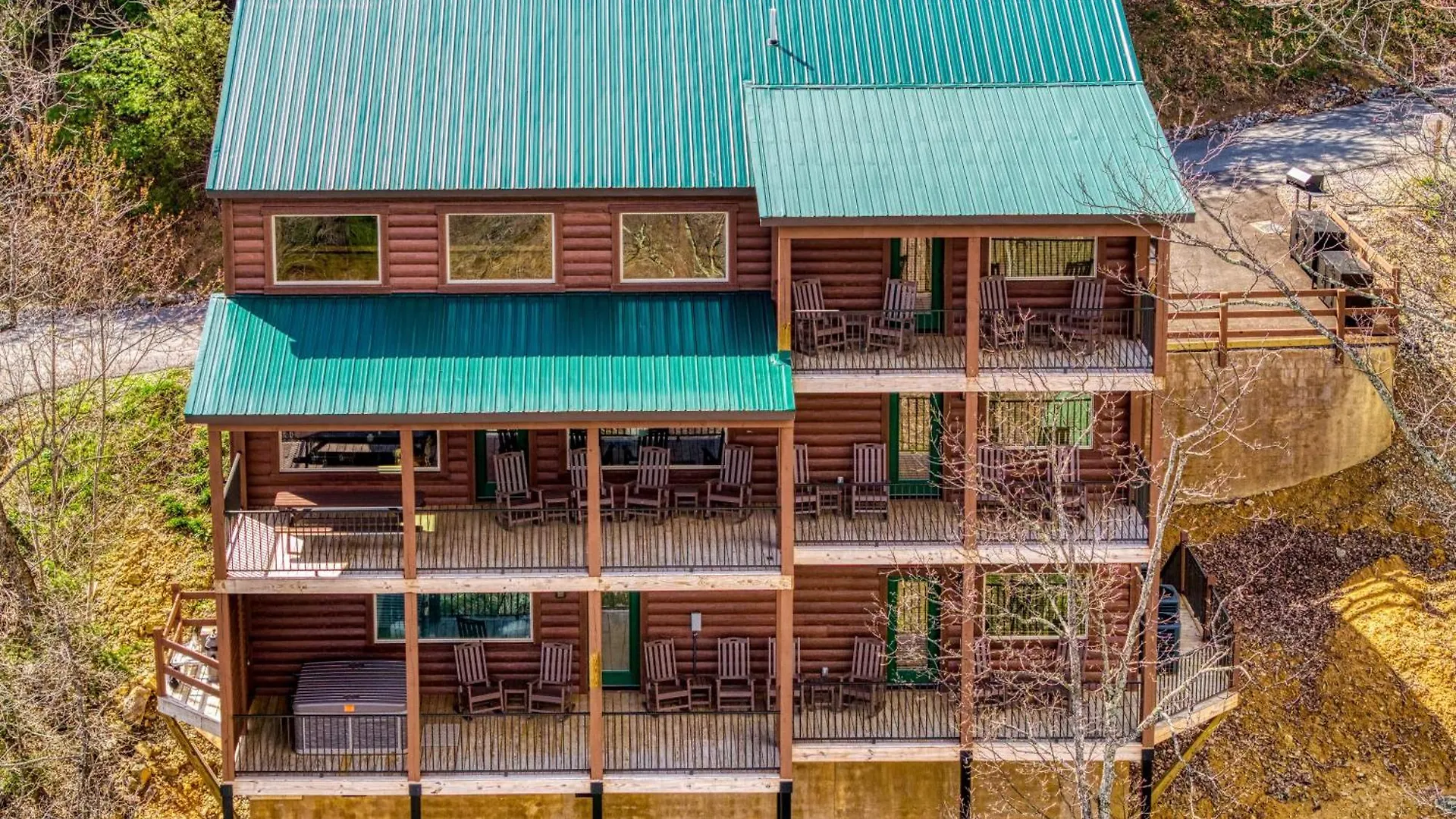 Gritz Carlton Lodge, 2 Large Cabins, 2 Pools, 2 Theater Rooms, 2 Game Rooms, Free Tickets Pigeon Forge