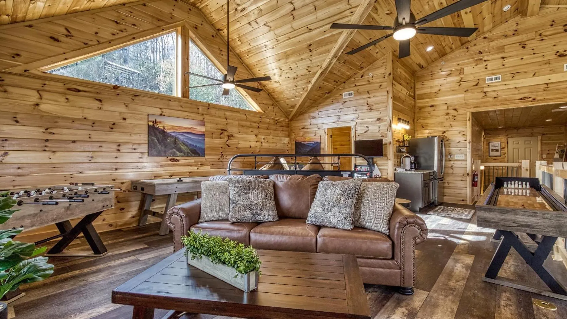 Gritz Carlton Lodge, 2 Large Cabins, 2 Pools, 2 Theater Rooms, 2 Game Rooms, Free Tickets Holiday home