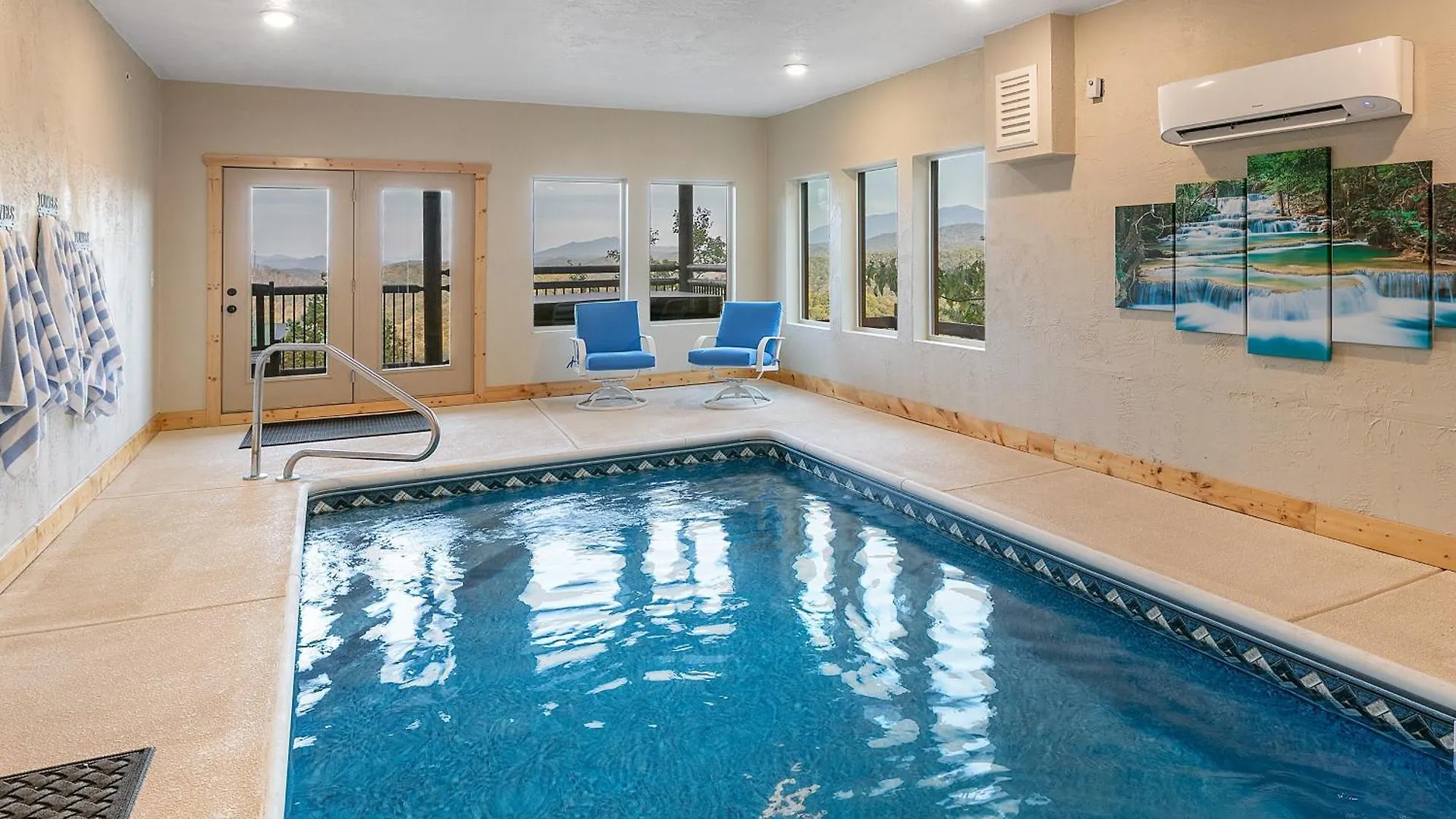 Gritz Carlton Lodge, 2 Large Cabins, 2 Pools, 2 Theater Rooms, 2 Game Rooms, Free Tickets * Pigeon Forge