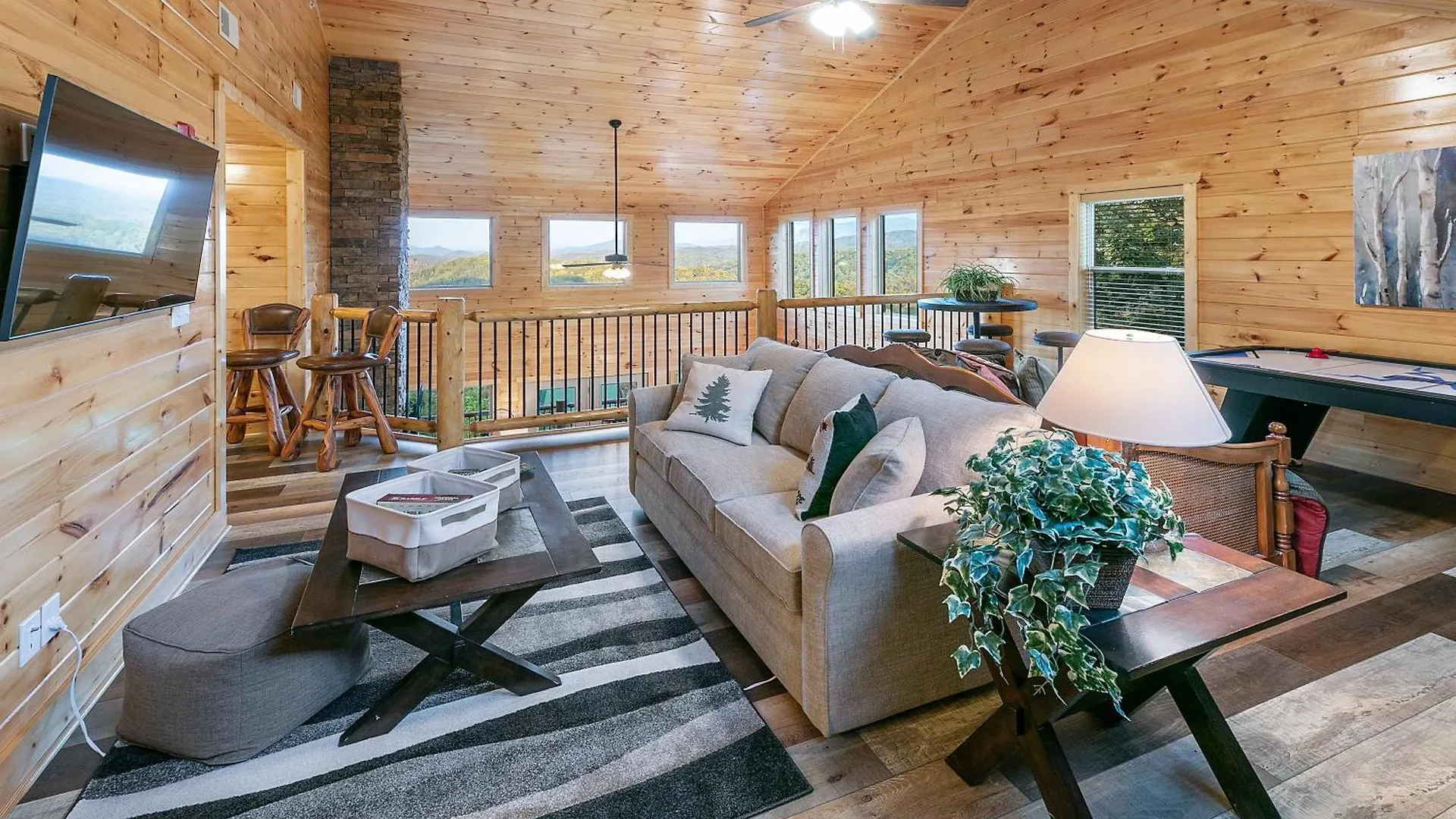 Gritz Carlton Lodge, 2 Large Cabins, 2 Pools, 2 Theater Rooms, 2 Game Rooms, Free Tickets Holiday home Pigeon Forge