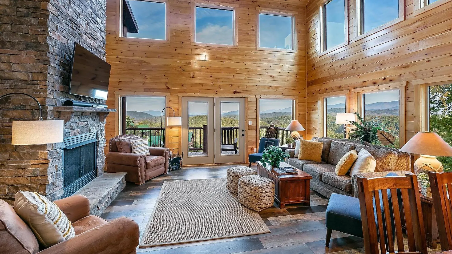 Gritz Carlton Lodge, 2 Large Cabins, 2 Pools, 2 Theater Rooms, 2 Game Rooms, Free Tickets * Pigeon Forge