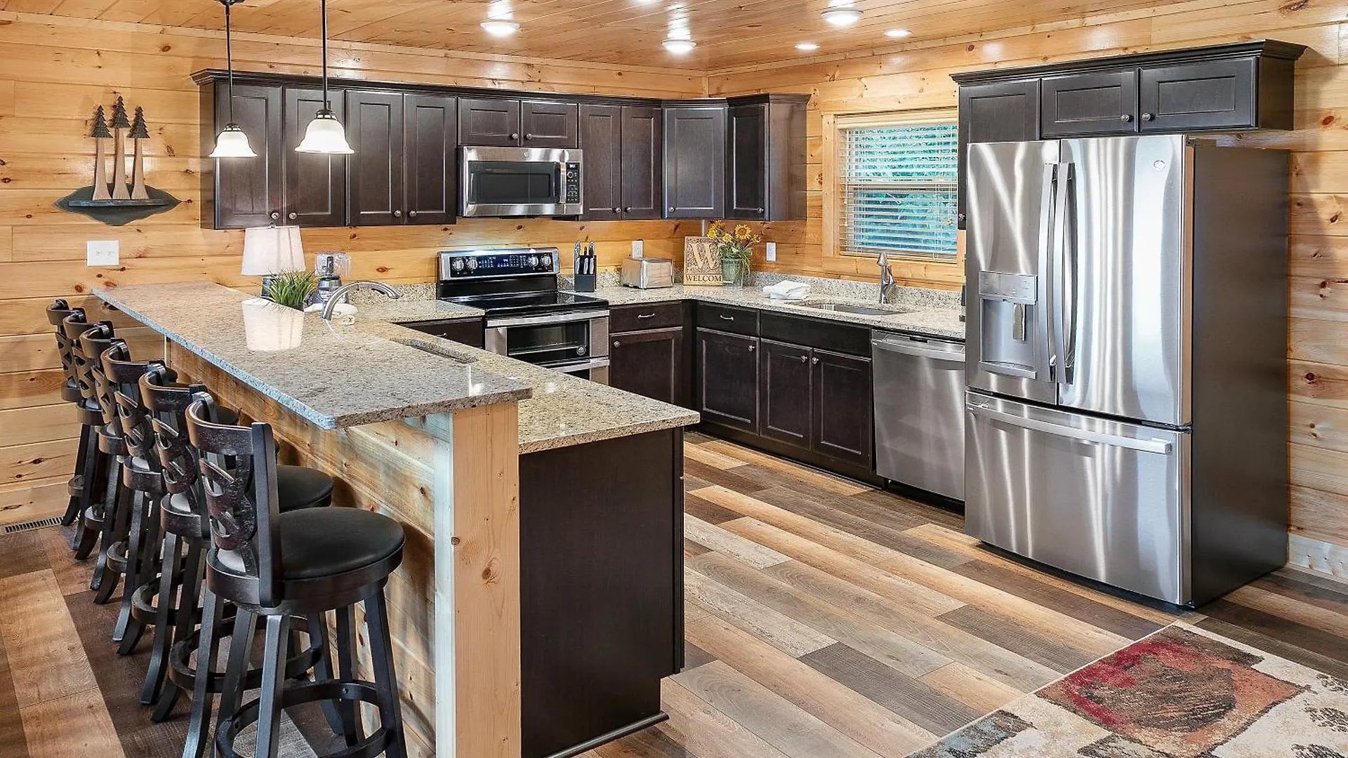 Gritz Carlton Lodge, 2 Large Cabins, 2 Pools, 2 Theater Rooms, 2 Game Rooms, Free Tickets Holiday home Pigeon Forge