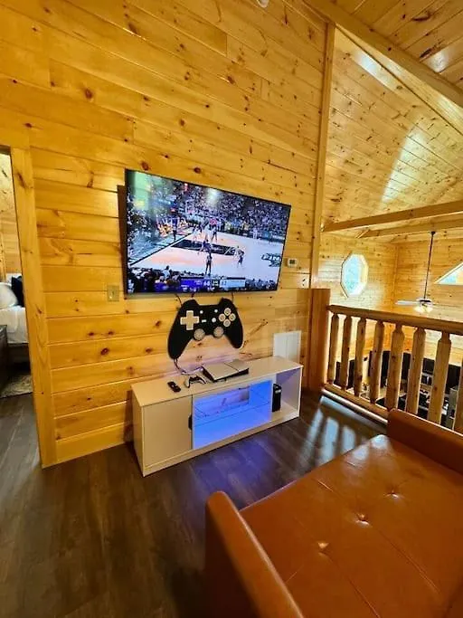 New! Indoor Pool/ps 5/hot Tub/parkway *
