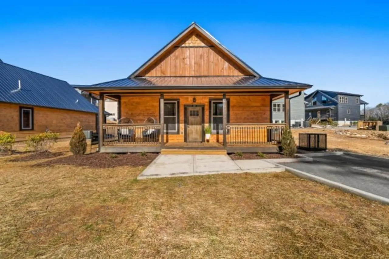 Bearfoot New Build W Hot Tub Arcade Holiday home Pigeon Forge