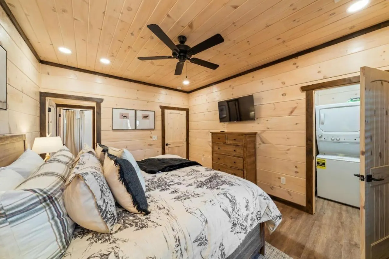 Holiday home Bearfoot New Build W Hot Tub Arcade