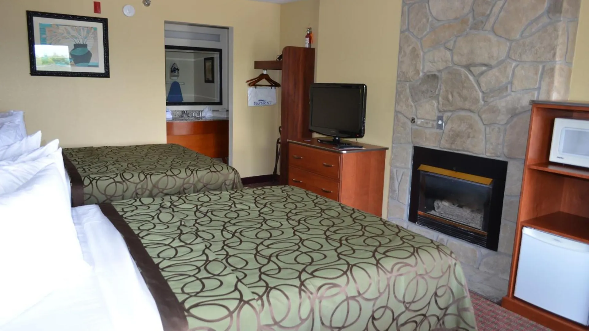 Hotel Baymont By Wyndham Near Island Drive