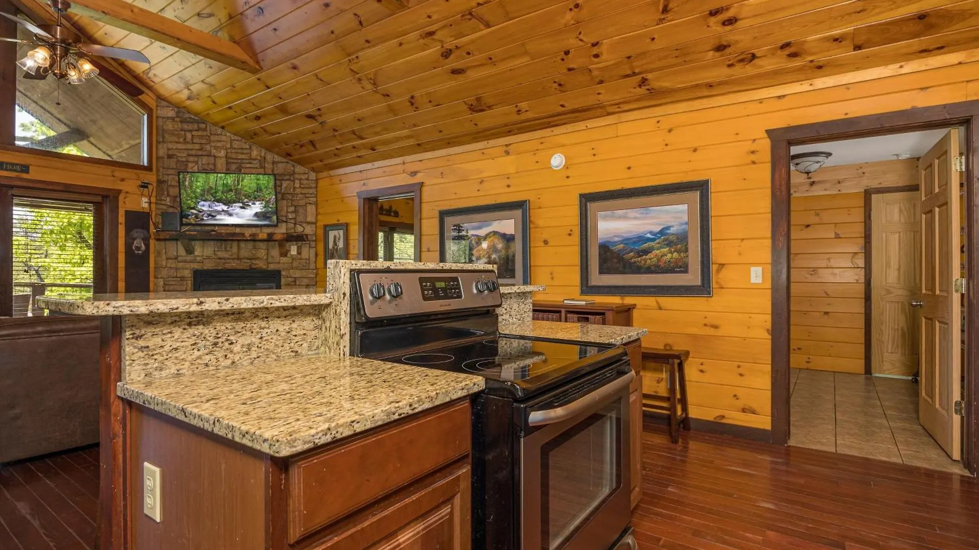 About The View-free Dollywood Ticket, 5 Bedroom 4 Bath Family Retreat W Mountain Views, Privacy Pigeon Forge