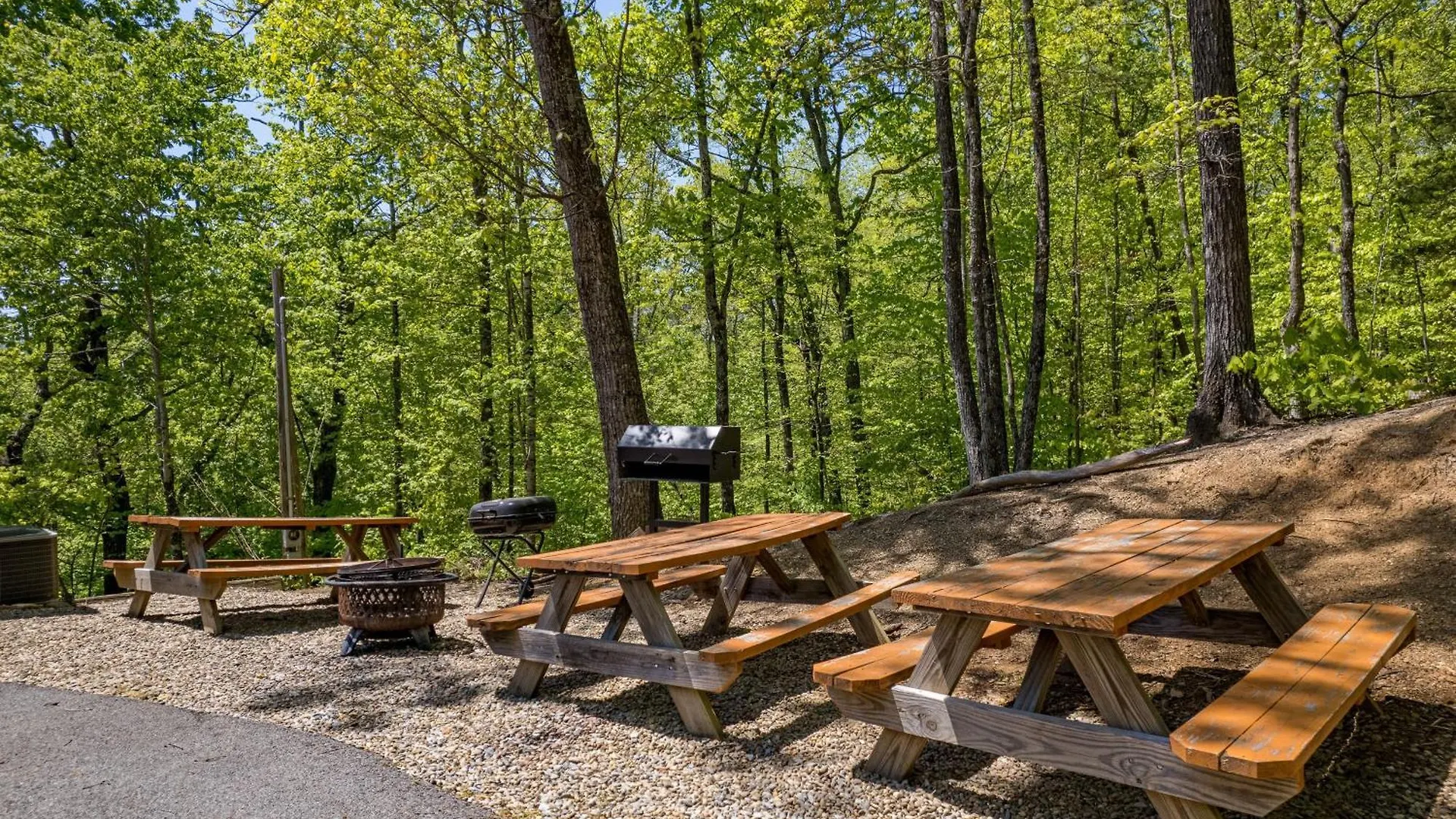 About The View-free Dollywood Ticket, 5 Bedroom 4 Bath Family Retreat W Mountain Views, Privacy Pigeon Forge