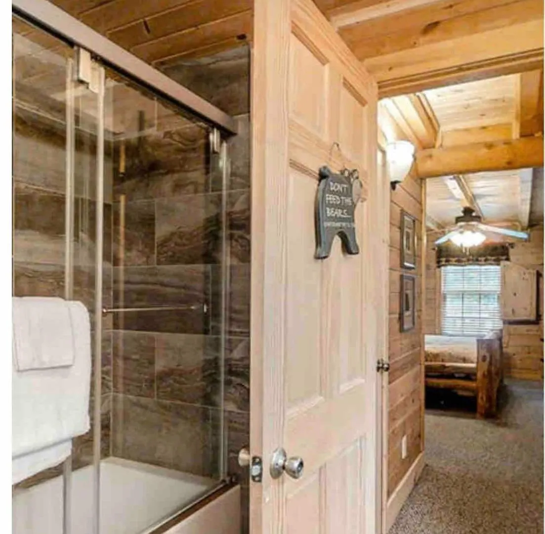 Beautiful 6 Bdr Cabin With Hot Tub In The Smokies!