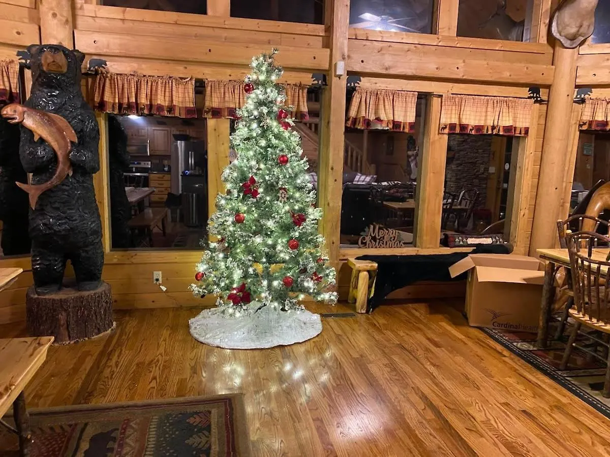 Holiday home Beautiful 6 Bdr Cabin With Hot Tub In The Smokies!