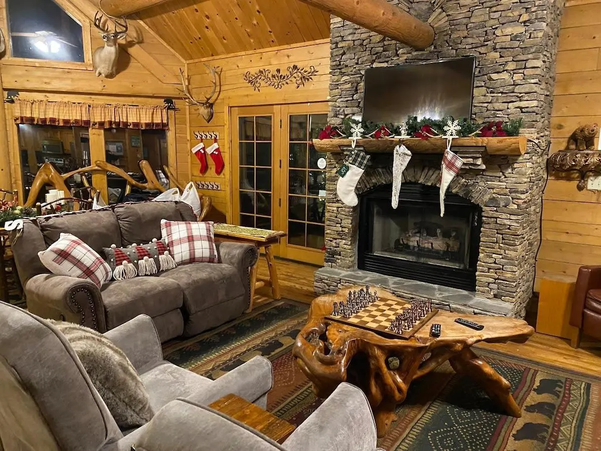 Holiday home Beautiful 6 Bdr Cabin With Hot Tub In The Smokies!