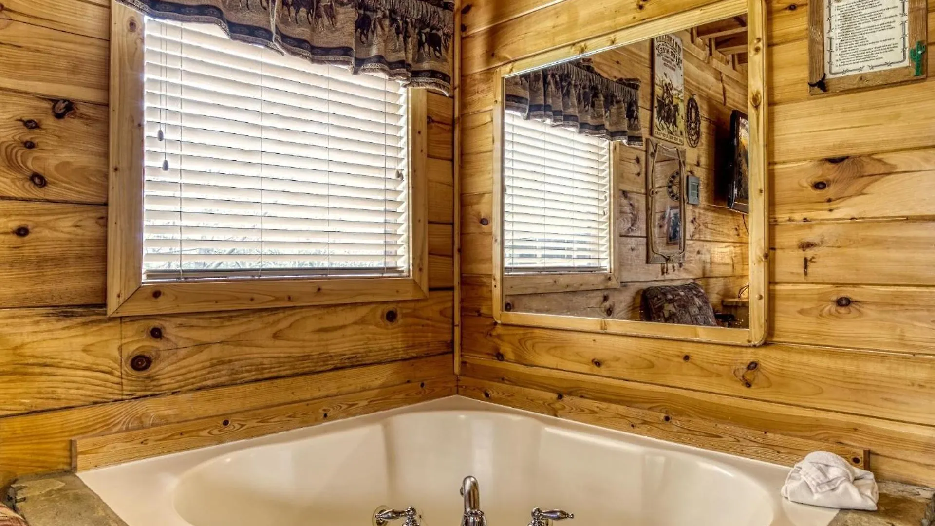 Ern854 - Wagon Wheel - Great Location! Close To The Action! Pigeon Forge