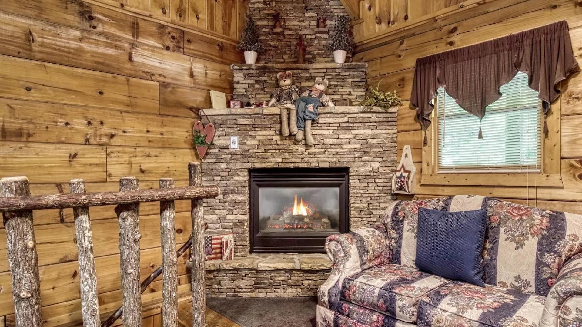 Holiday home Er69 - Rachel's Tree House - Great Location, Close To The Action! *