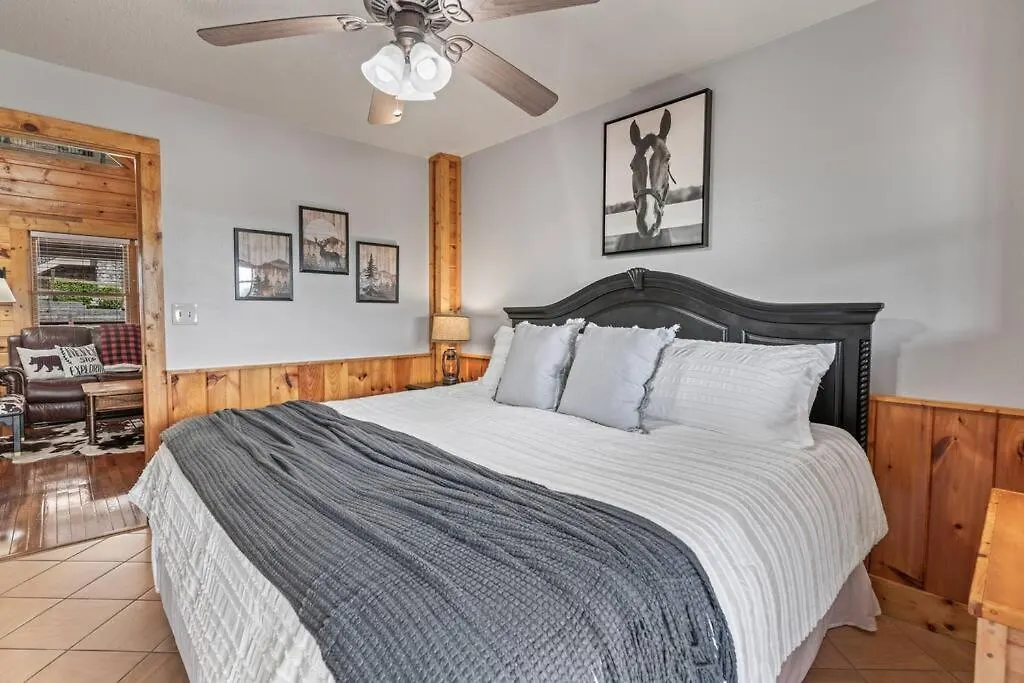 Nyaraló Cozy In The Smokies!!! Fully Furnished And Complete With Community Indoor And Outdoor Pools And Spas, Game And Fitness As Well As A Private Hot Tub