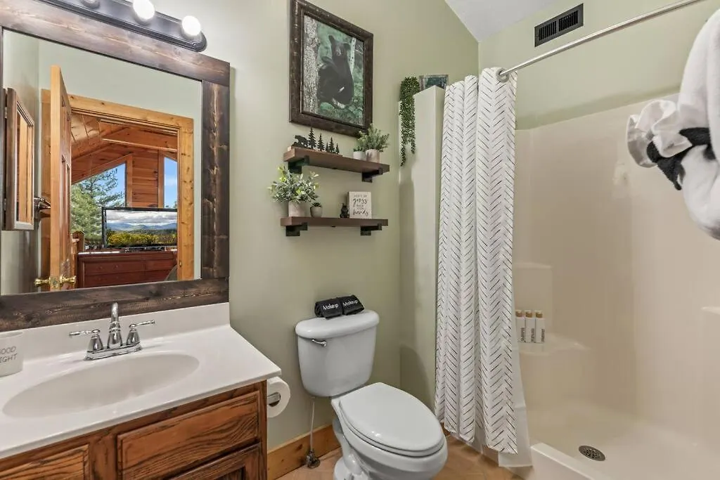 Cozy In The Smokies!!! Fully Furnished And Complete With Community Indoor And Outdoor Pools And Spas, Game And Fitness As Well As A Private Hot Tub Nyaraló *