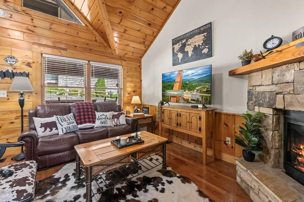 Cozy In The Smokies!!! Fully Furnished And Complete With Community Indoor And Outdoor Pools And Spas, Game And Fitness As Well As A Private Hot Tub Nyaraló *