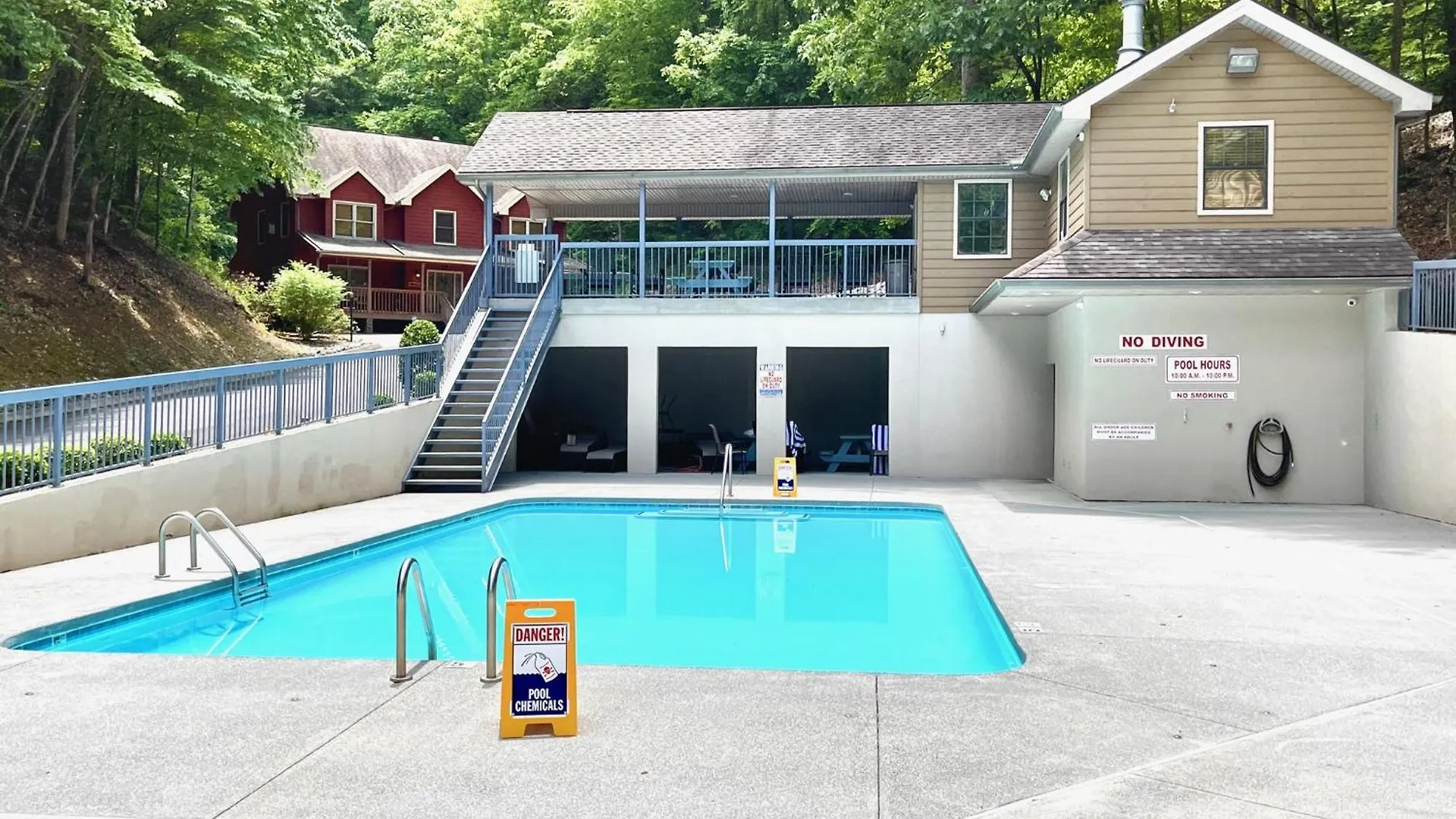Stones Throw- Get 1089 In Free Attraction Tickets, Dollywood And More, Pool, Game * Pigeon Forge