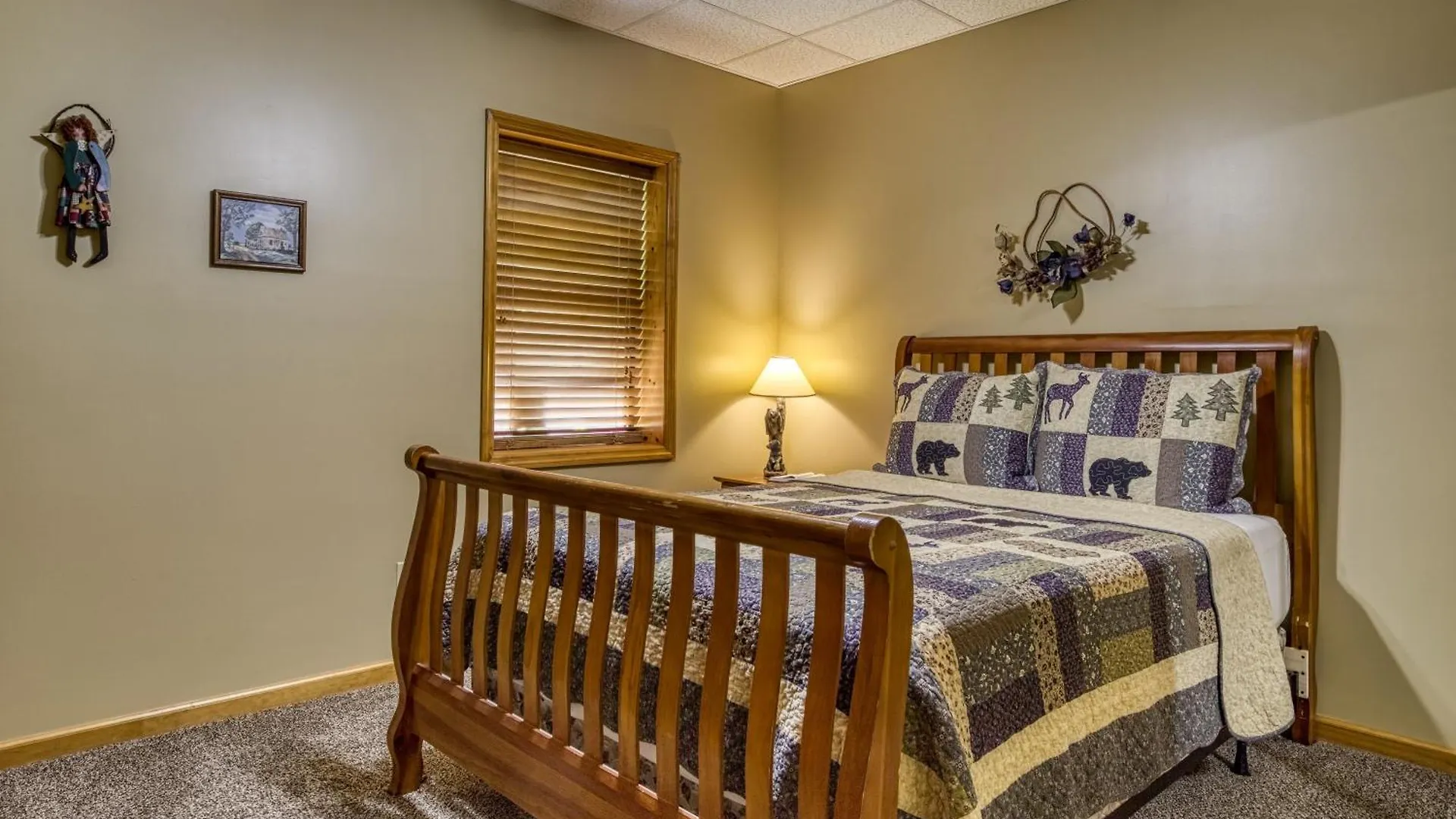 Stones Throw- Get 1089 In Free Attraction Tickets, Dollywood And More, Pool, Game Dom wakacyjny