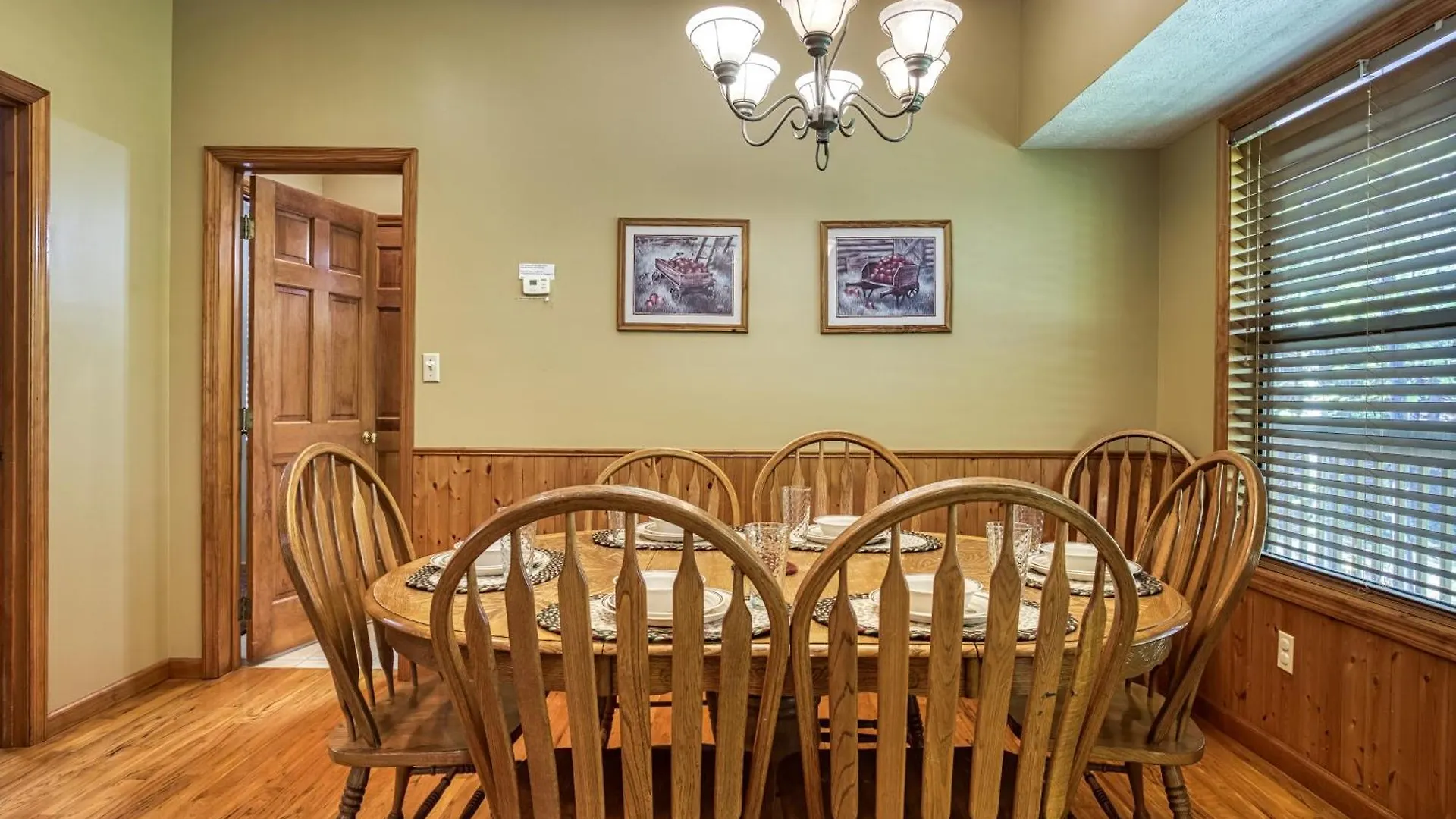Stones Throw- Get 1089 In Free Attraction Tickets, Dollywood And More, Pool, Game Pigeon Forge