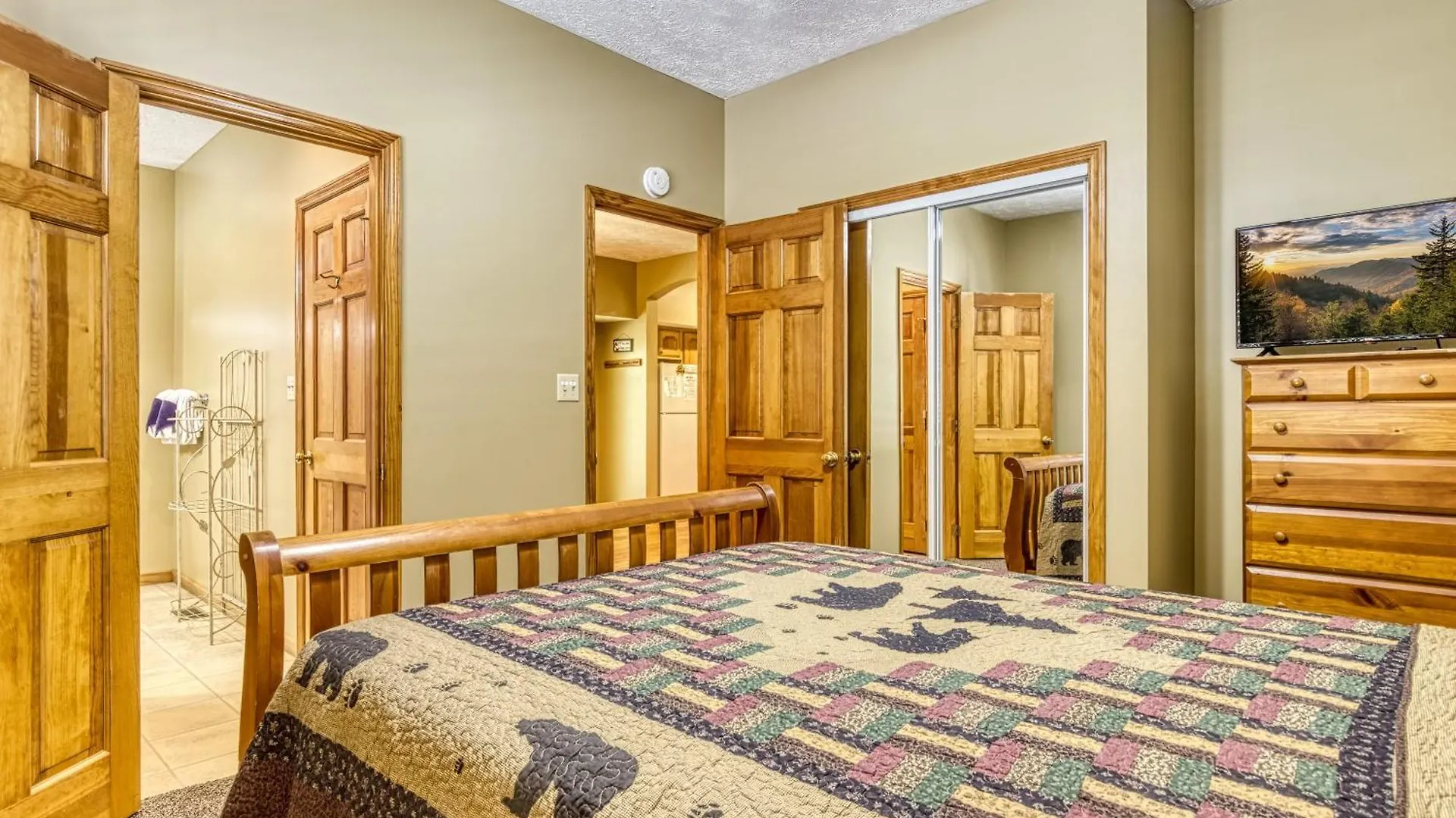 Stones Throw- Get 1089 In Free Attraction Tickets, Dollywood And More, Pool, Game * Pigeon Forge