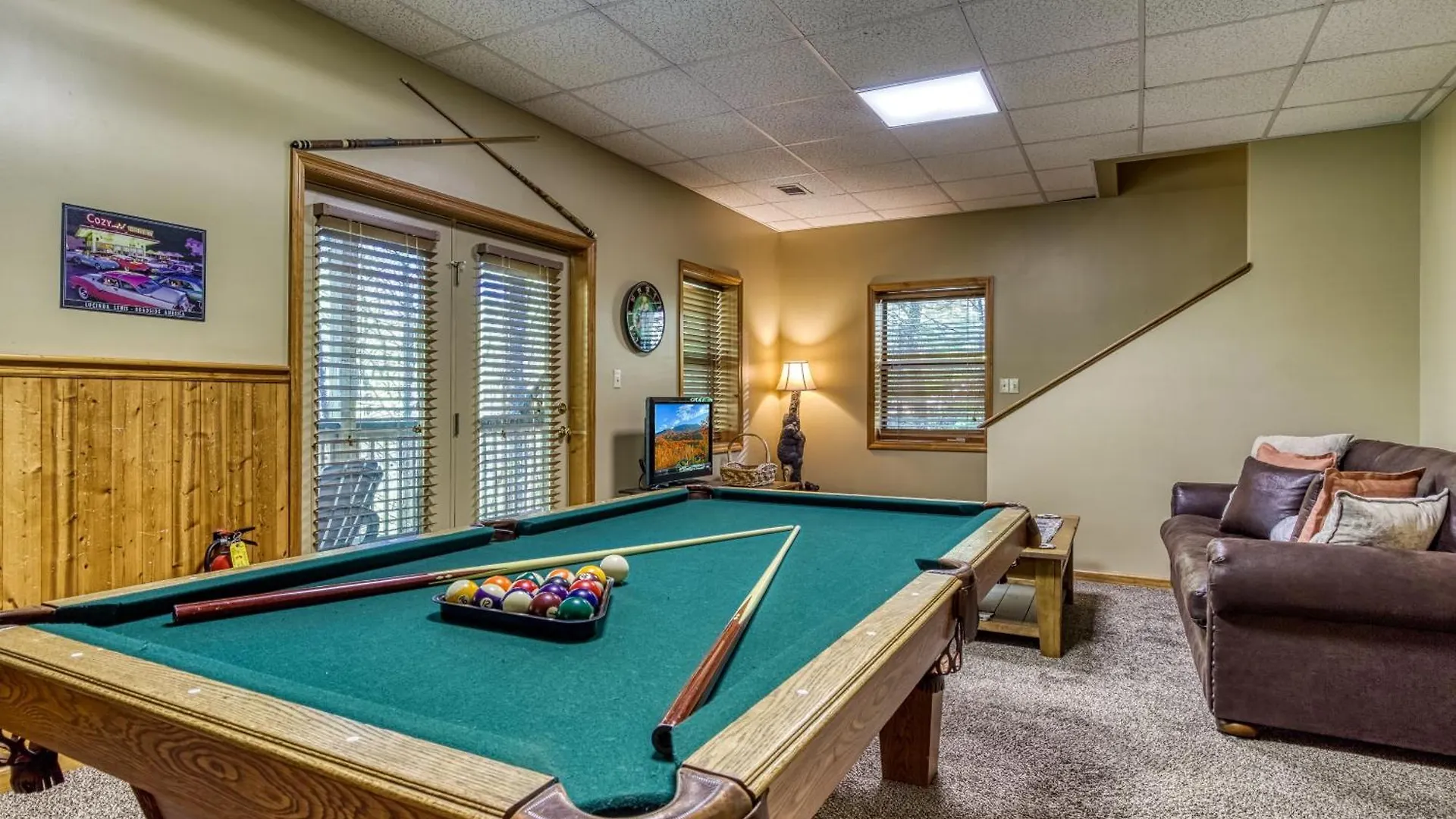Stones Throw- Get 1089 In Free Attraction Tickets, Dollywood And More, Pool, Game Pigeon Forge