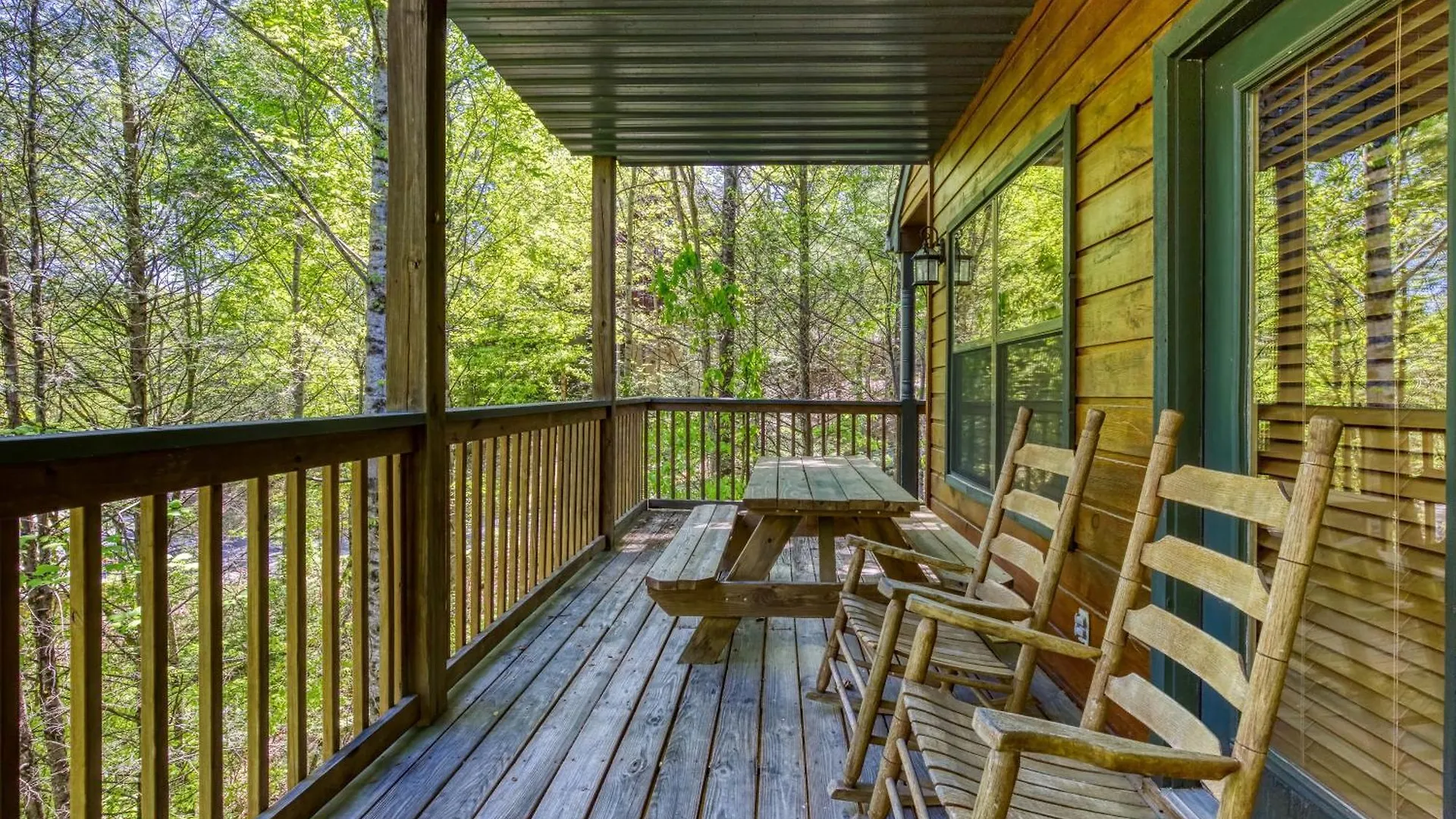 Stones Throw- Get 1089 In Free Attraction Tickets, Dollywood And More, Pool, Game * Pigeon Forge