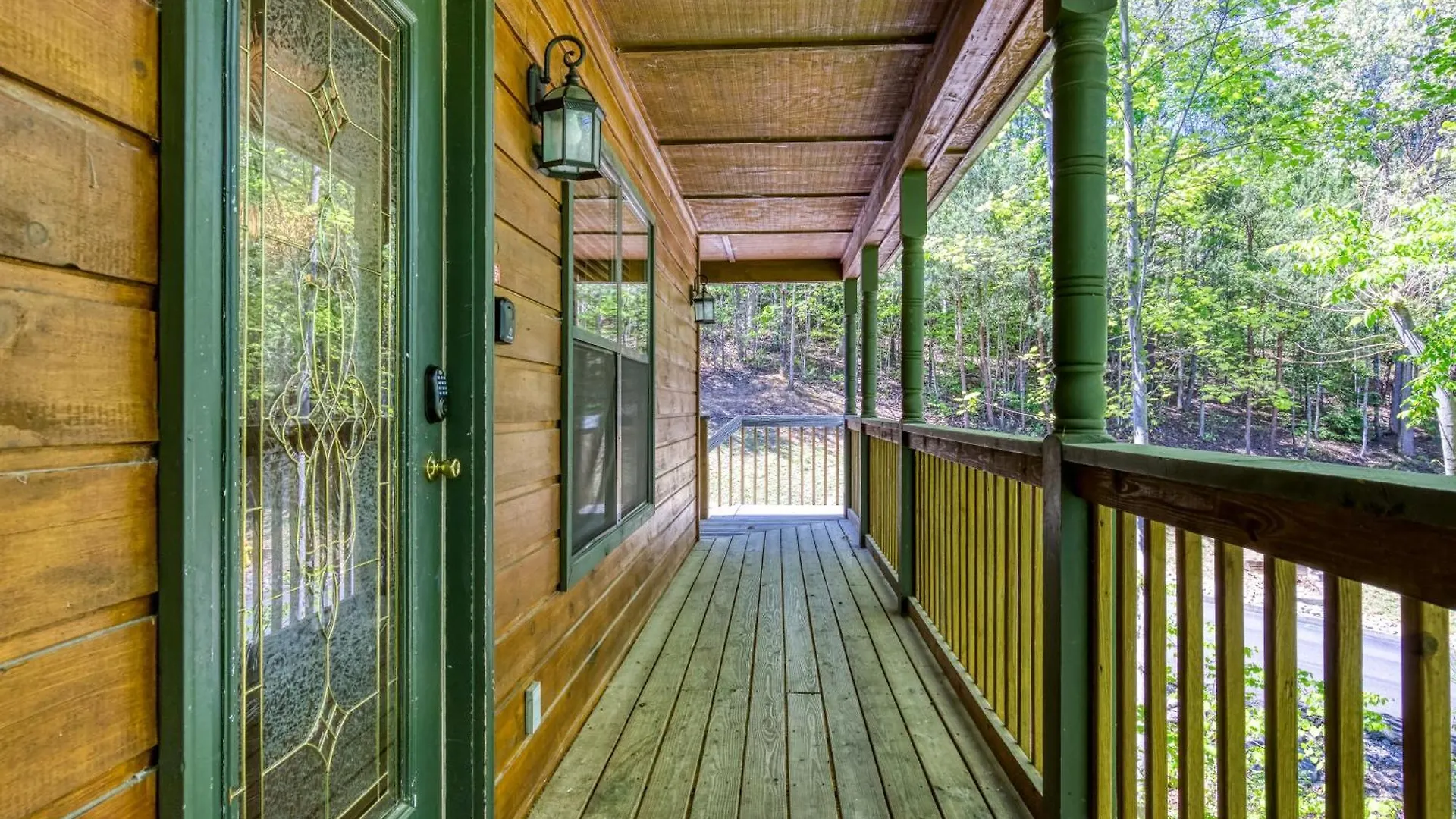 Stones Throw- Get 1089 In Free Attraction Tickets, Dollywood And More, Pool, Game Dom wakacyjny
