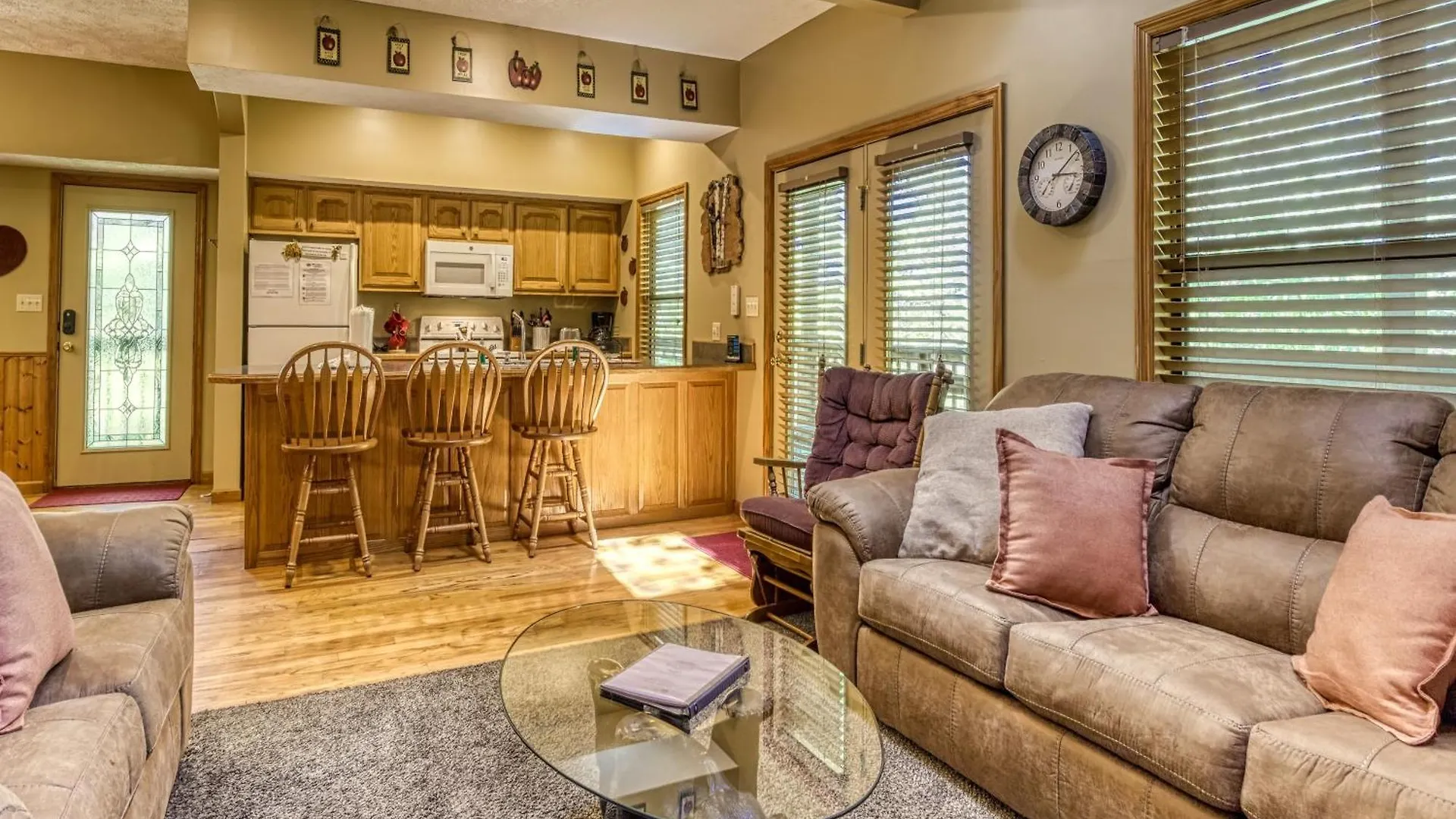 Stones Throw- Get 1089 In Free Attraction Tickets, Dollywood And More, Pool, Game Dom wakacyjny *